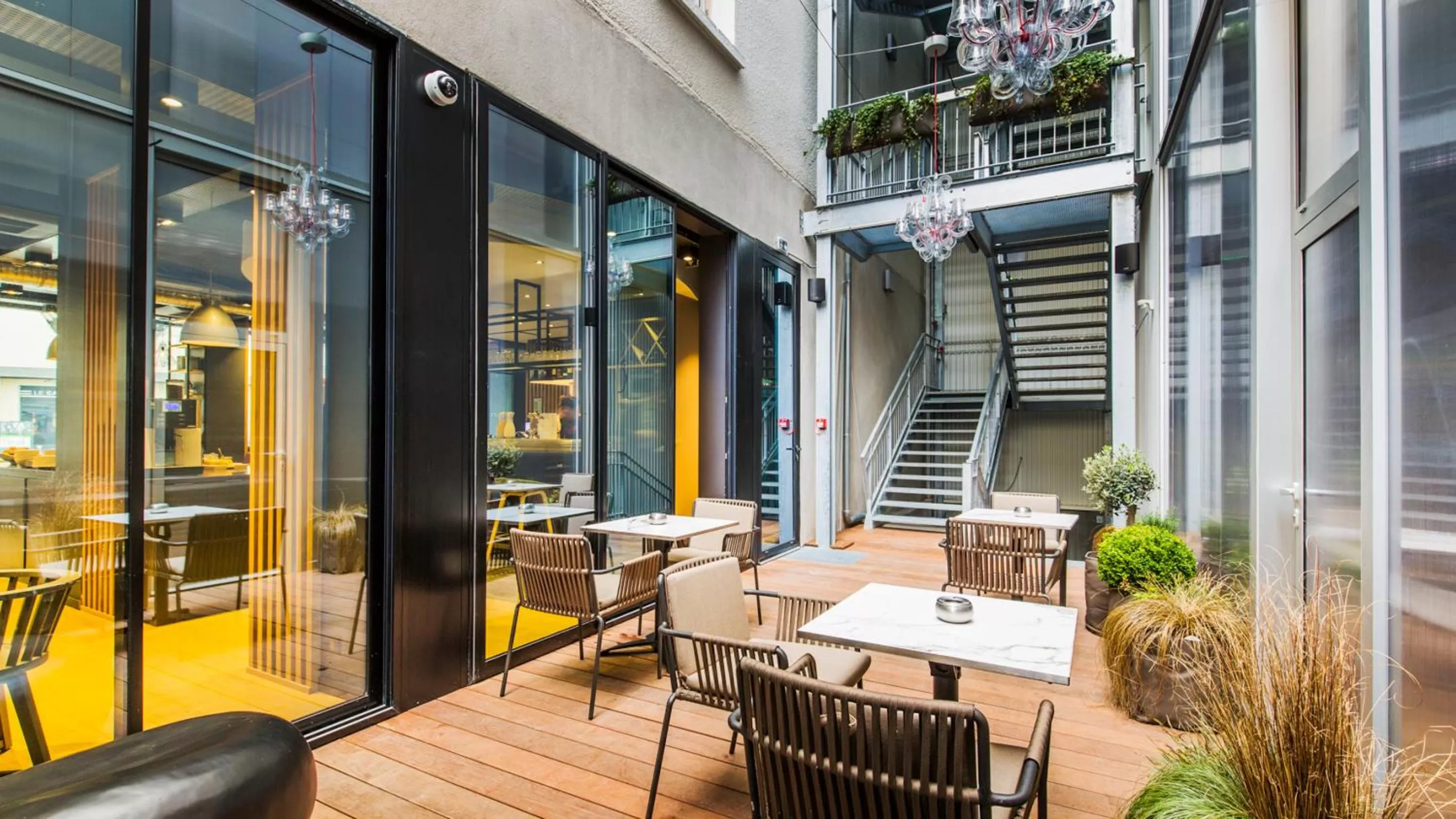 Patio in Campanile Rennes Centre - Gare
