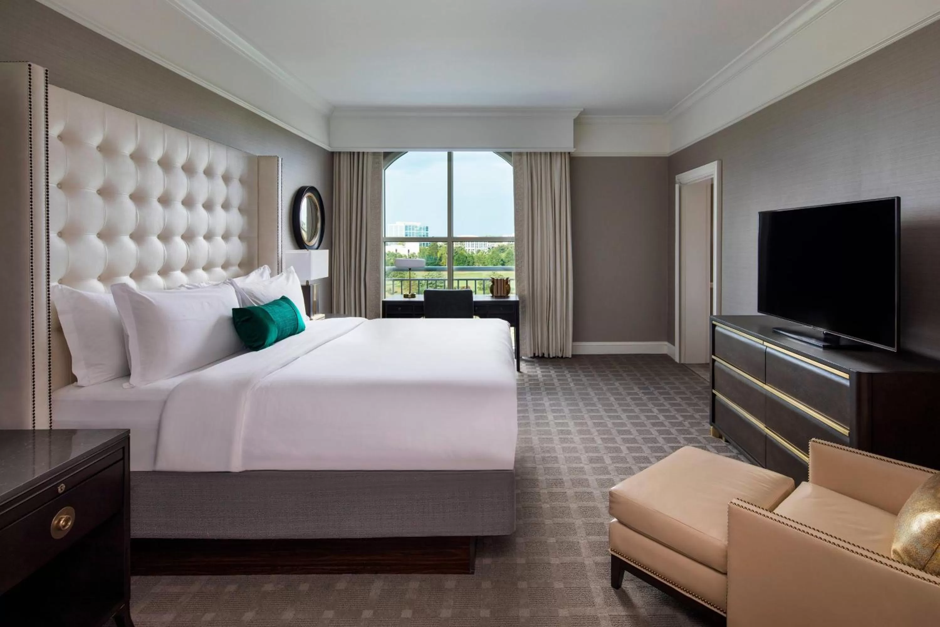 Bedroom, Bed in The Ballantyne, a Luxury Collection Hotel, Charlotte