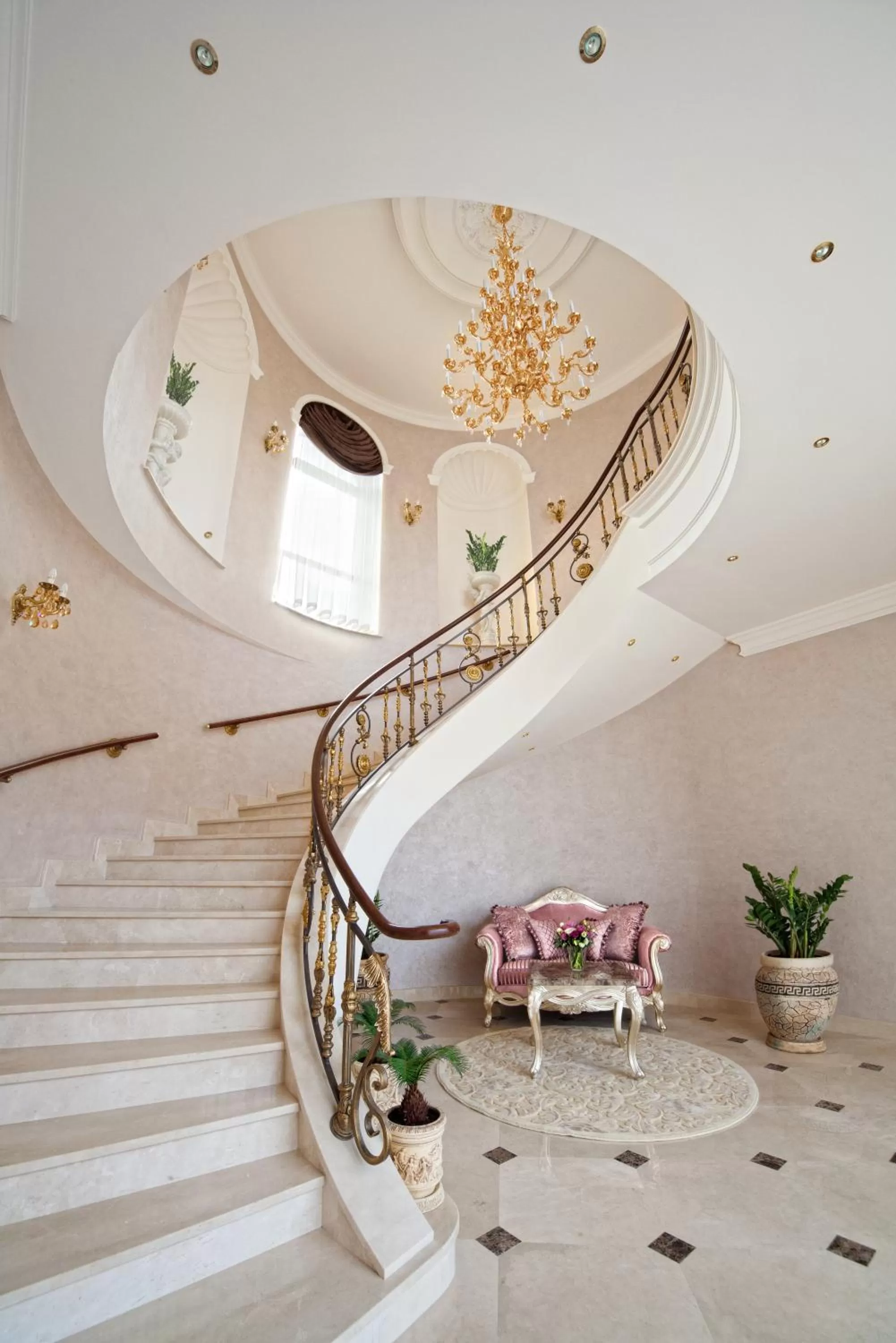 Communal lounge/ TV room in Villa le Premier Maestro