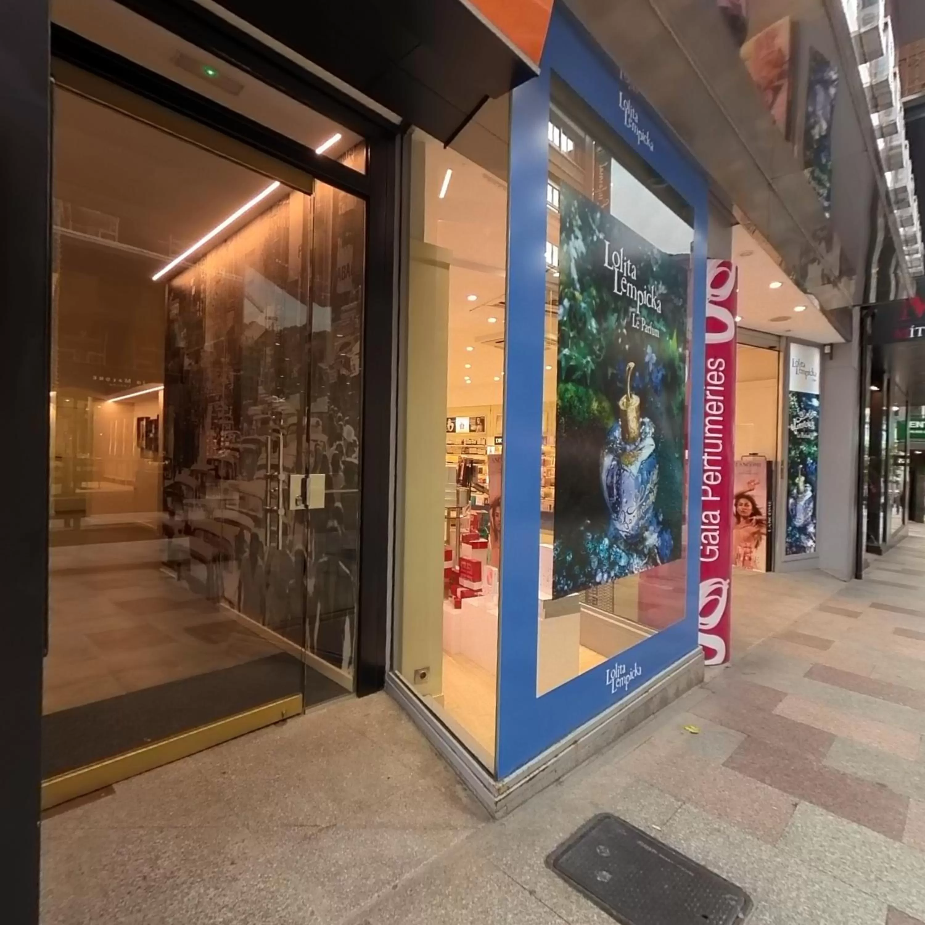 Facade/entrance in Hotel Marfany