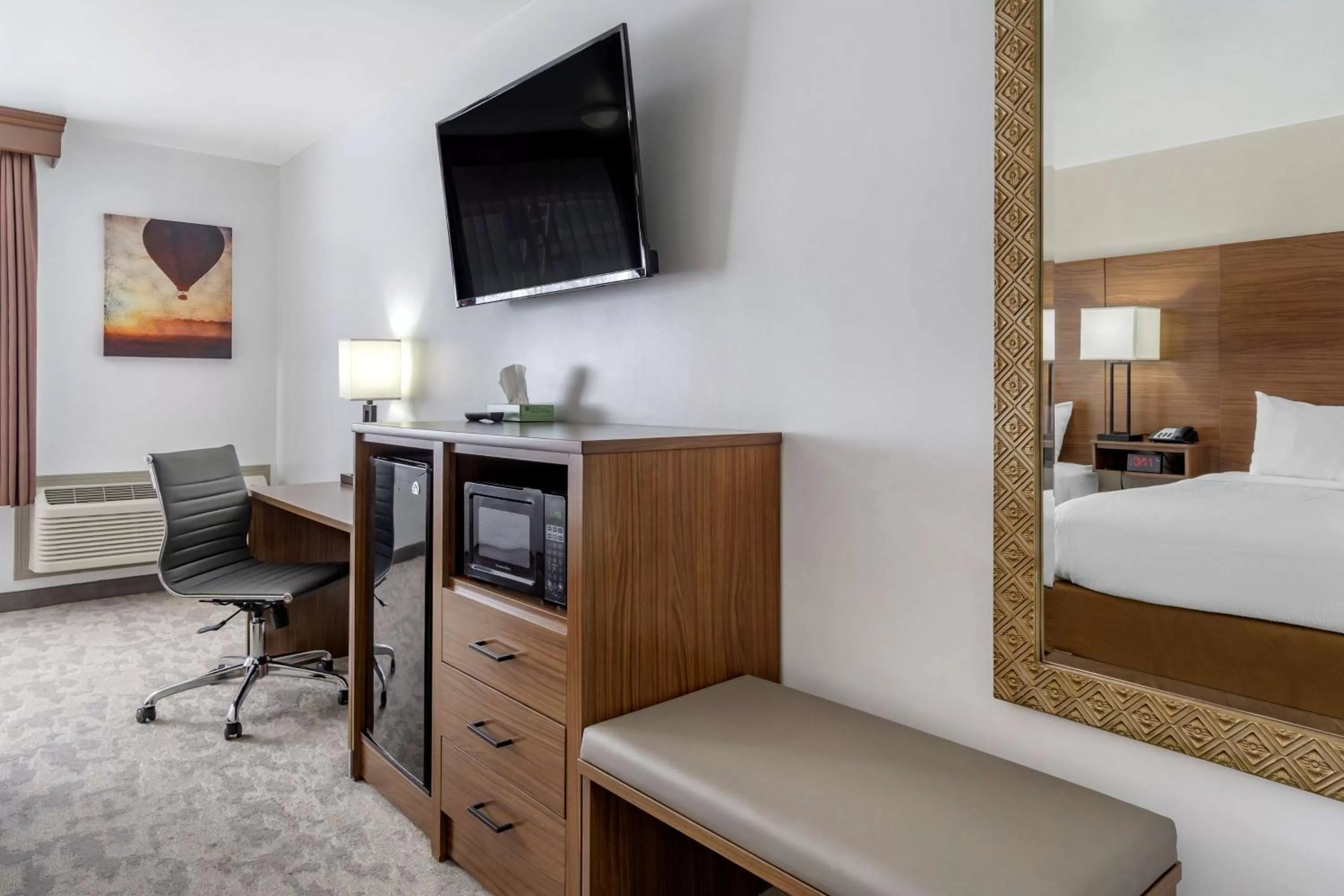 Photo of the whole room in Best Western PLUS Lake Front Hotel