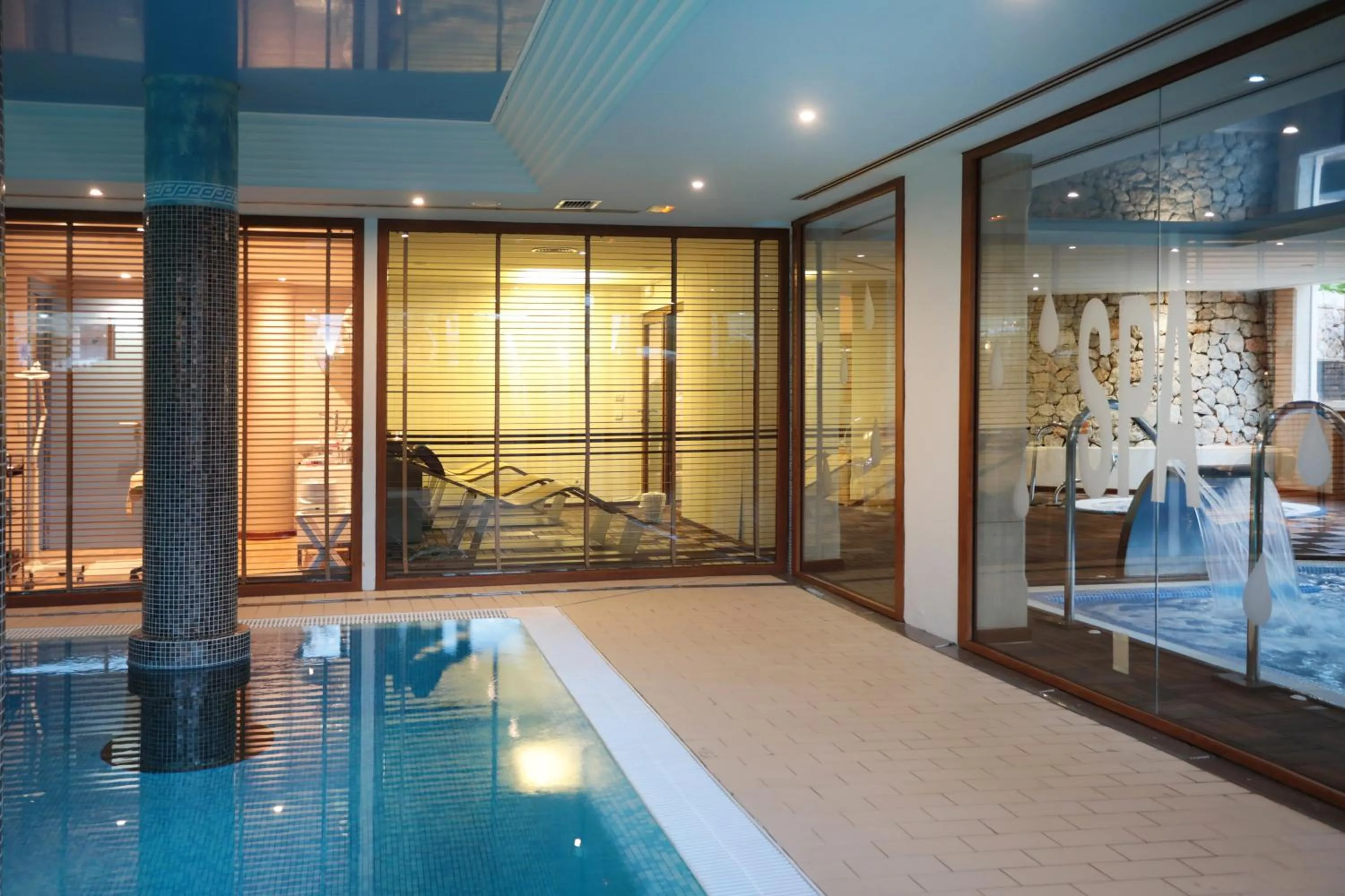 Spa and wellness centre/facilities in Mon Port Hotel & Spa