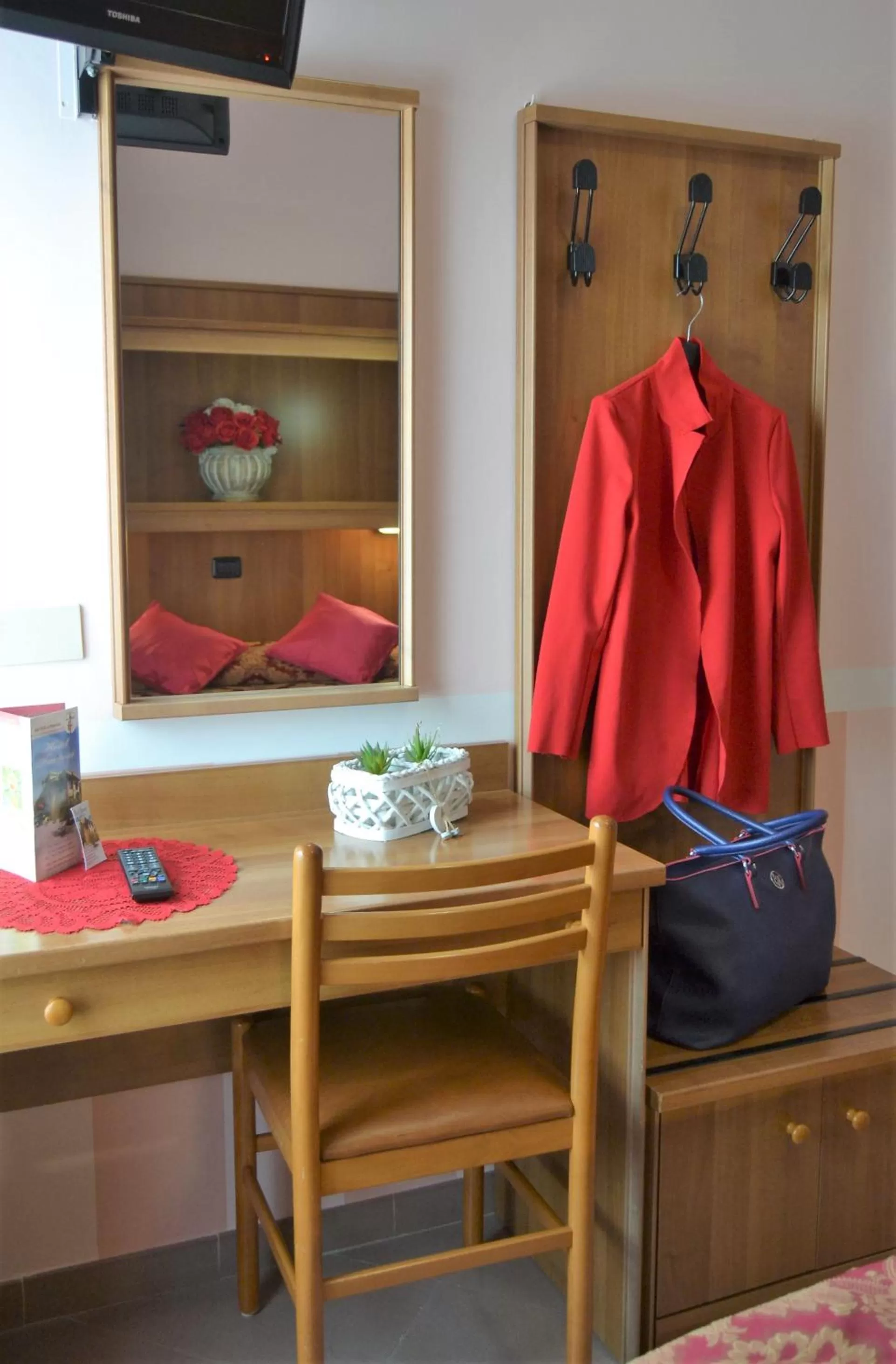 Property building, Bed in Hotel Facioni