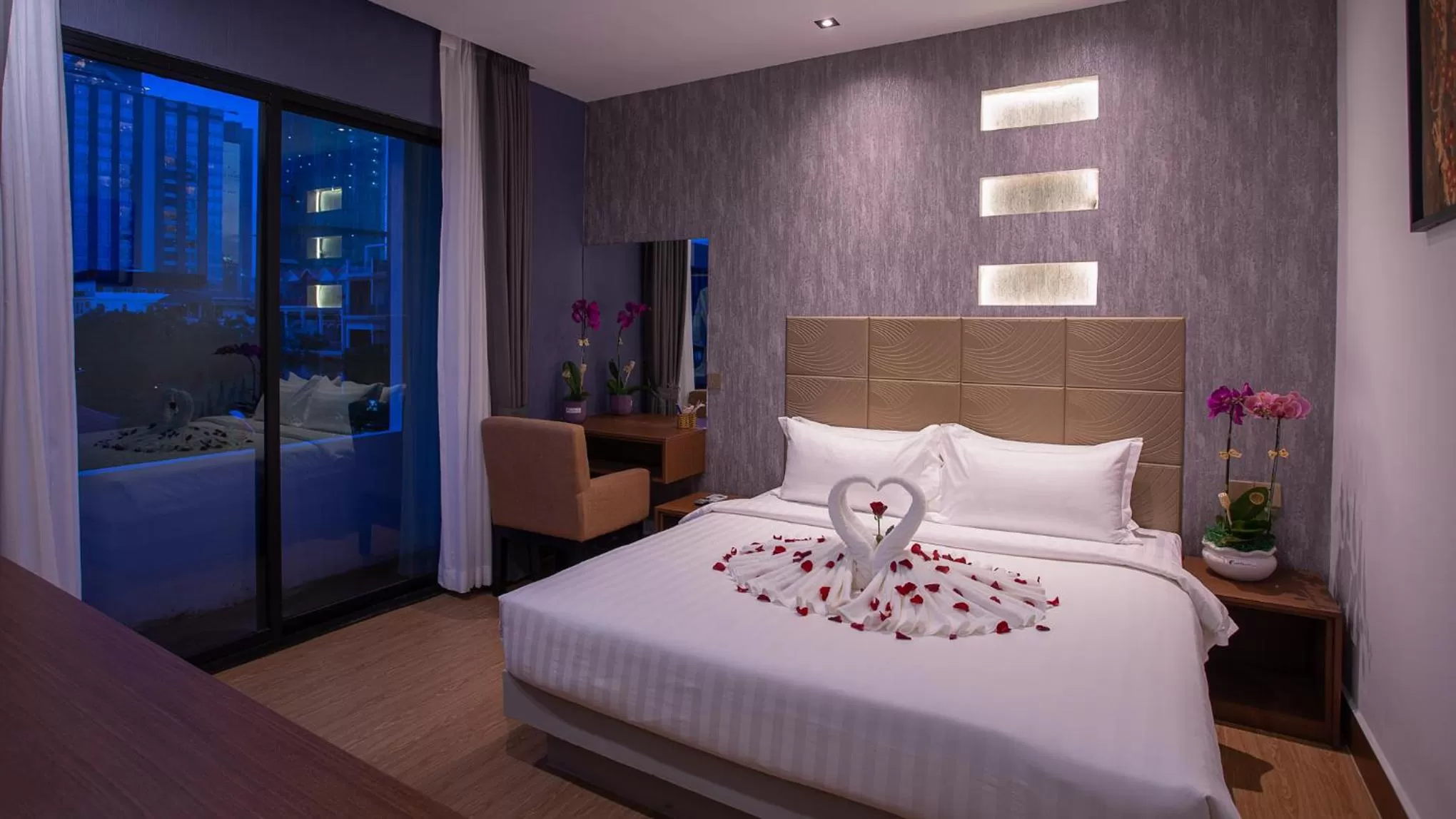 Photo of the whole room, Bed in Orussey One Boutique