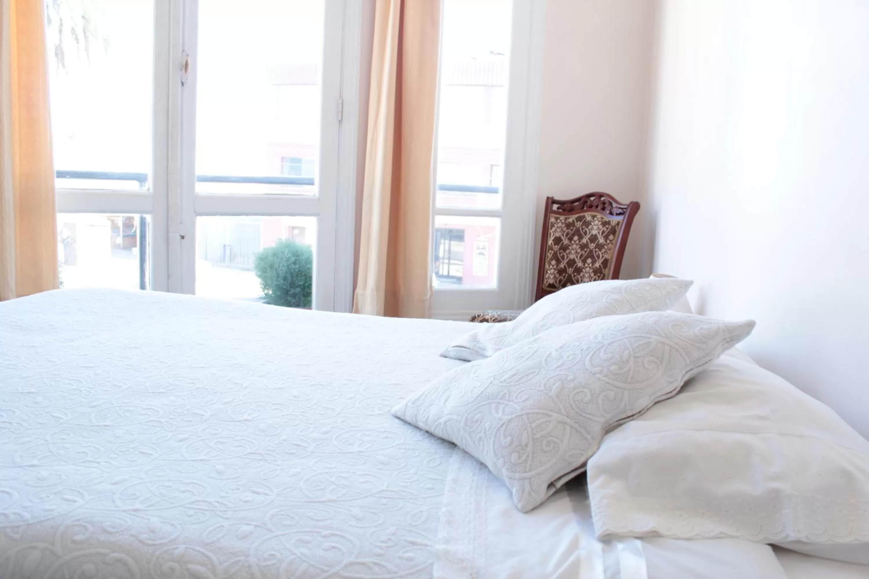 Bed in Alhambra Hotel