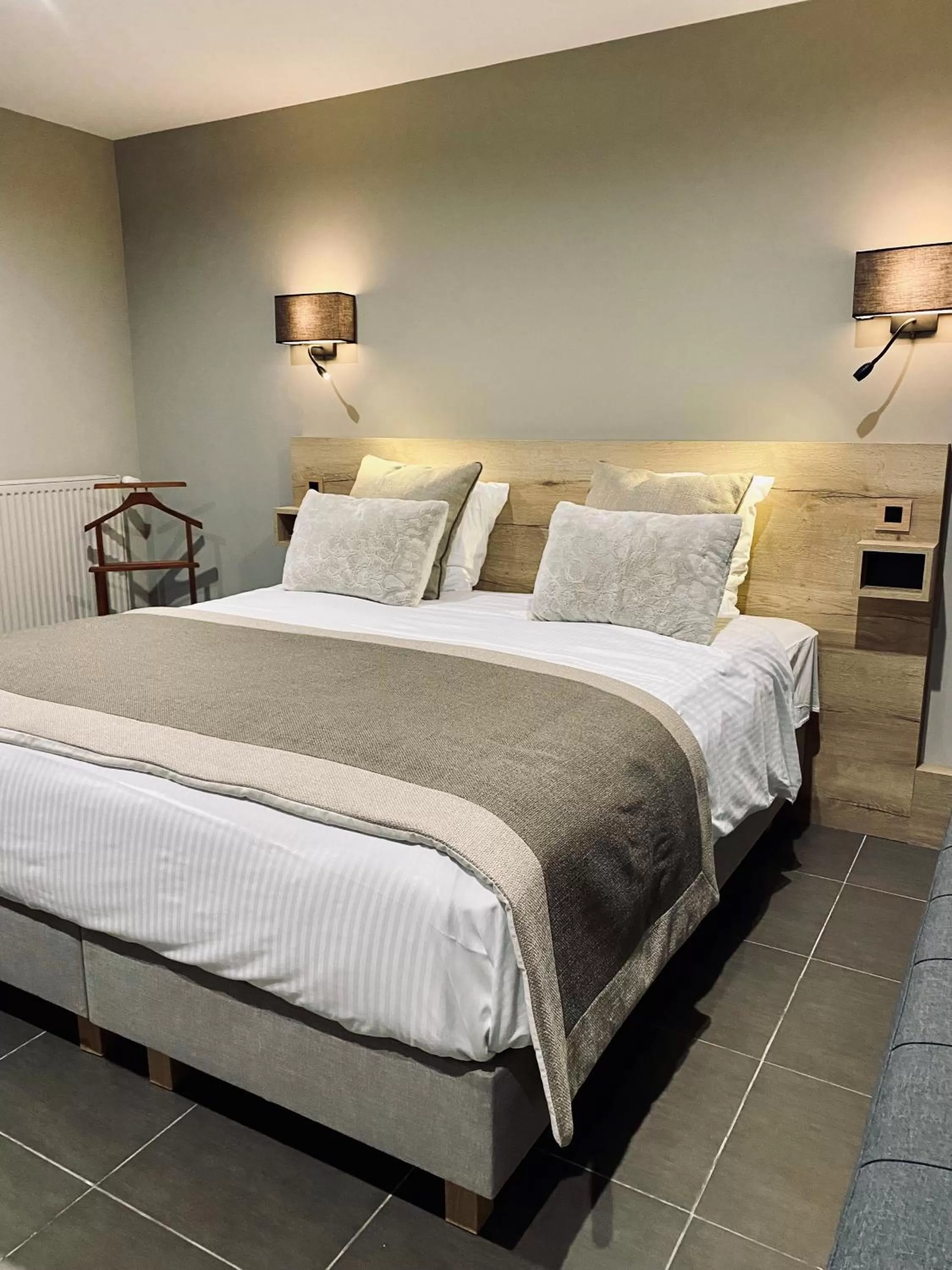 Bedroom, Bed in Domaine de Suzel