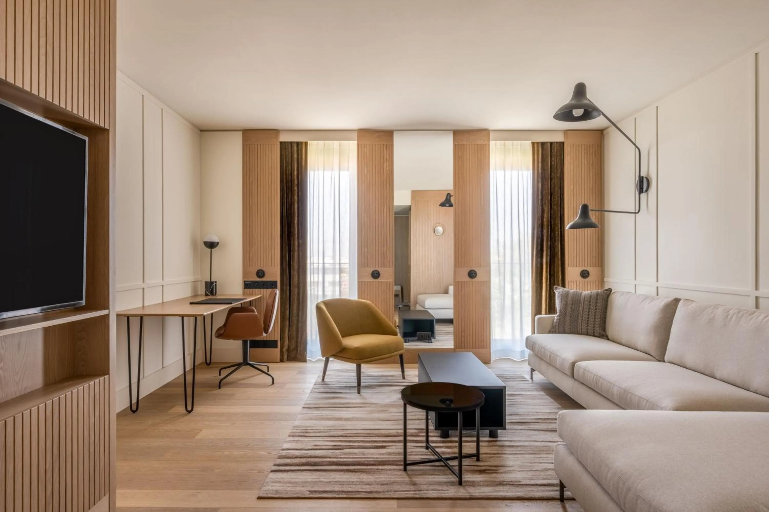 TV and multimedia in Munich Marriott Hotel City West