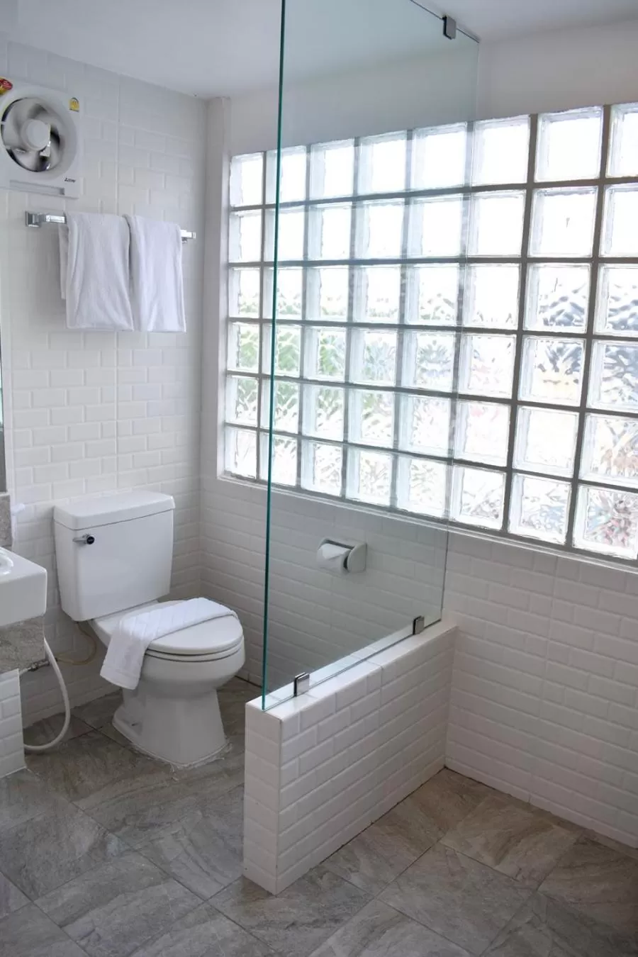 Bathroom in Loyy Hotel