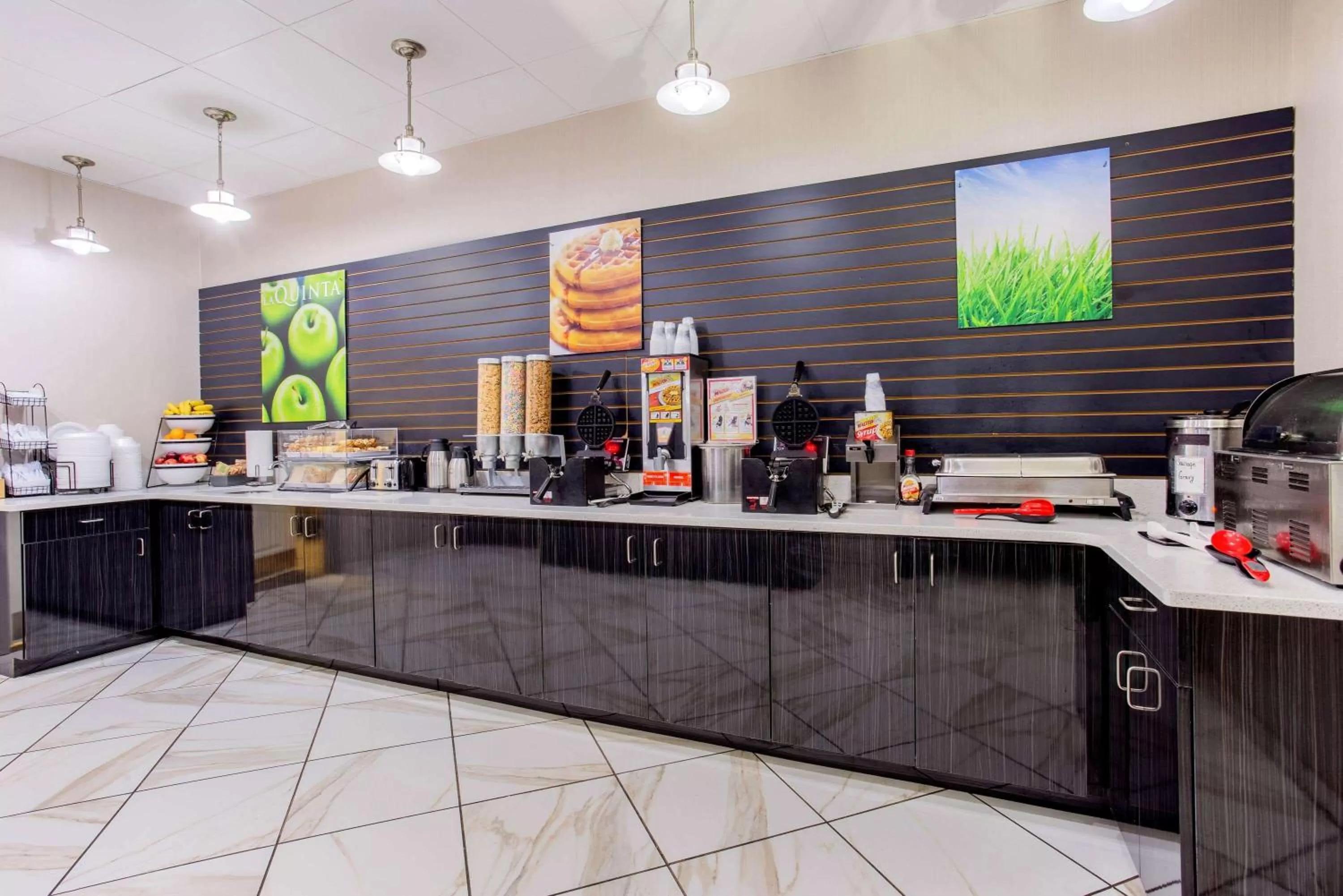 Restaurant/places to eat in La Quinta by Wyndham Springfield IL