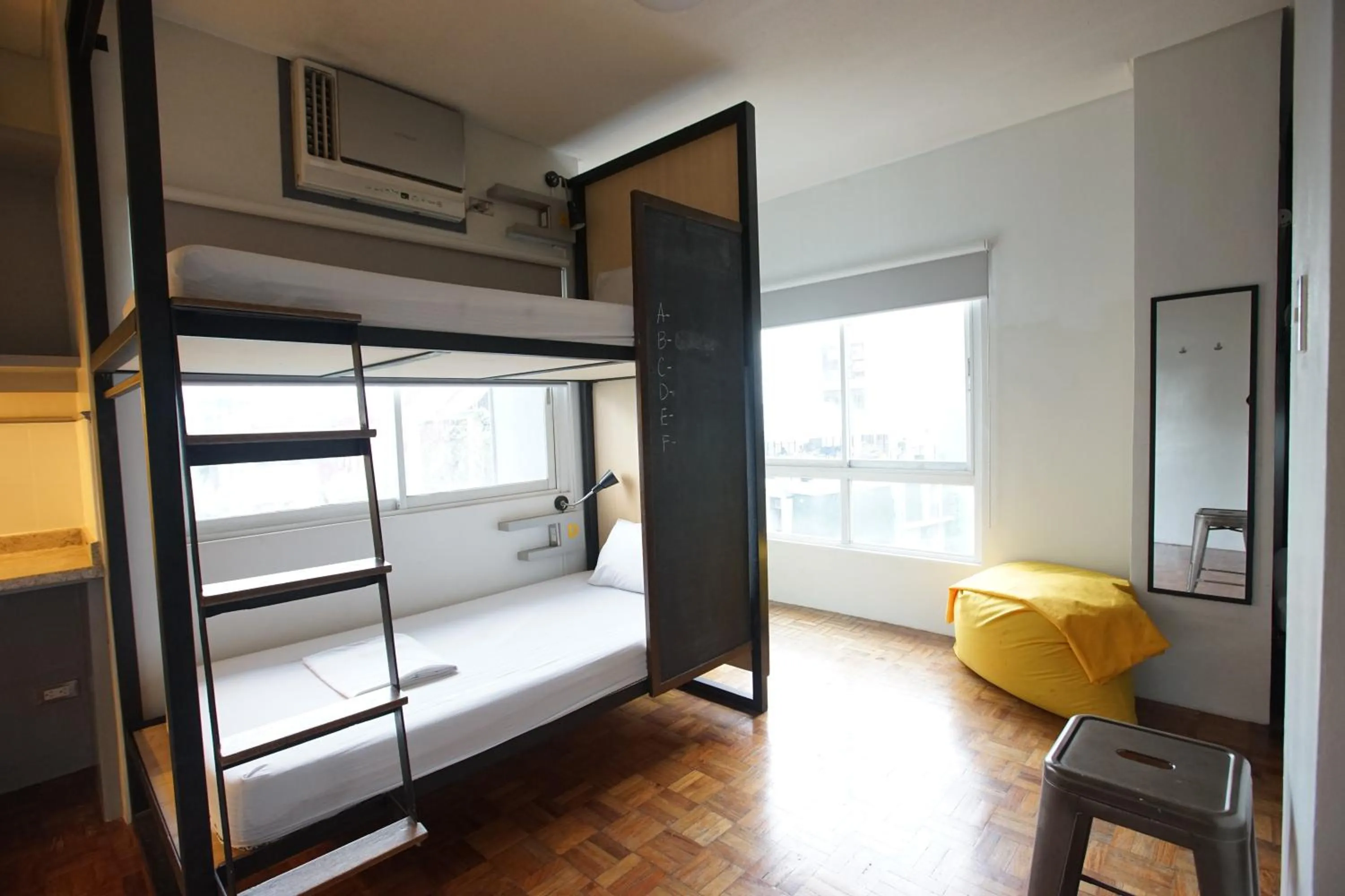 bunk bed, Bed in Z Hostel