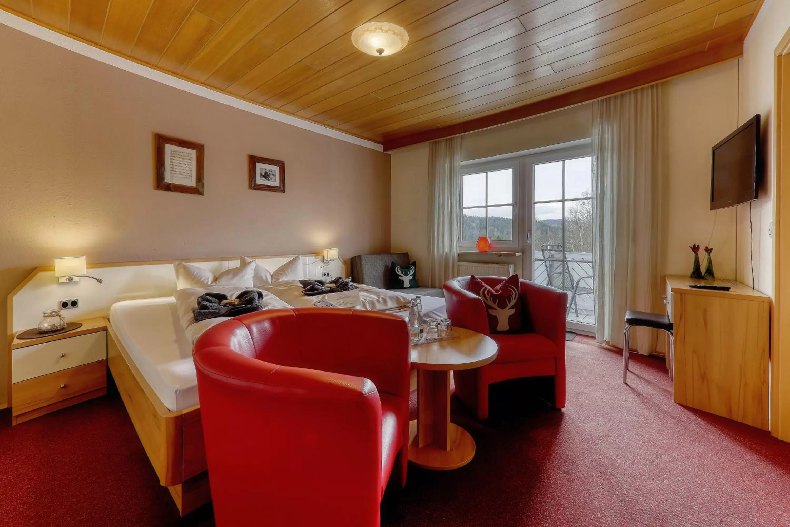 Photo of the whole room, Seating Area in Hotel "Haus am Berg"