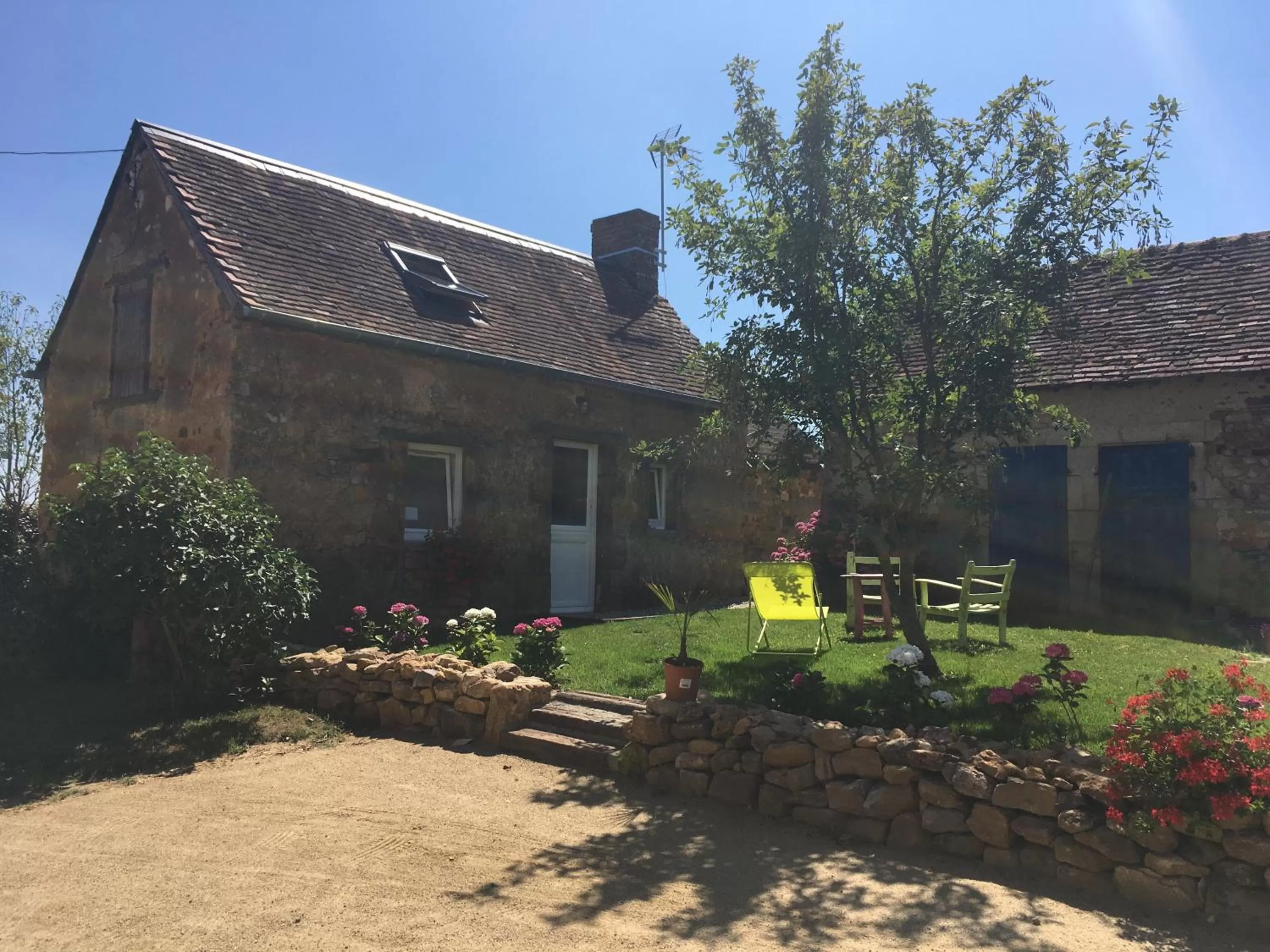 Facade/entrance in La Marchanderie