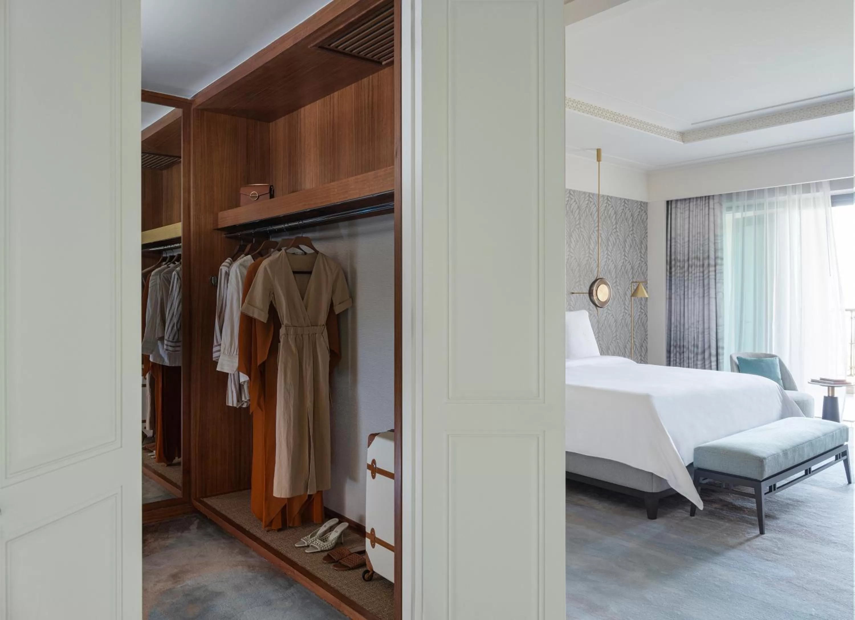 wardrobe, Bed in Four Seasons Resort Dubai at Jumeirah Beach