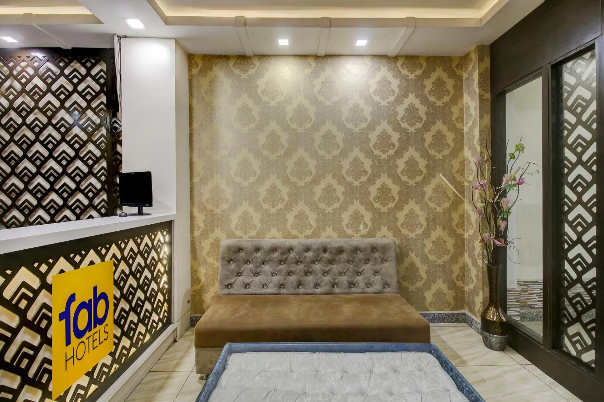 Lobby or reception in FabHotel CSFC Near Bhopal Railway Station