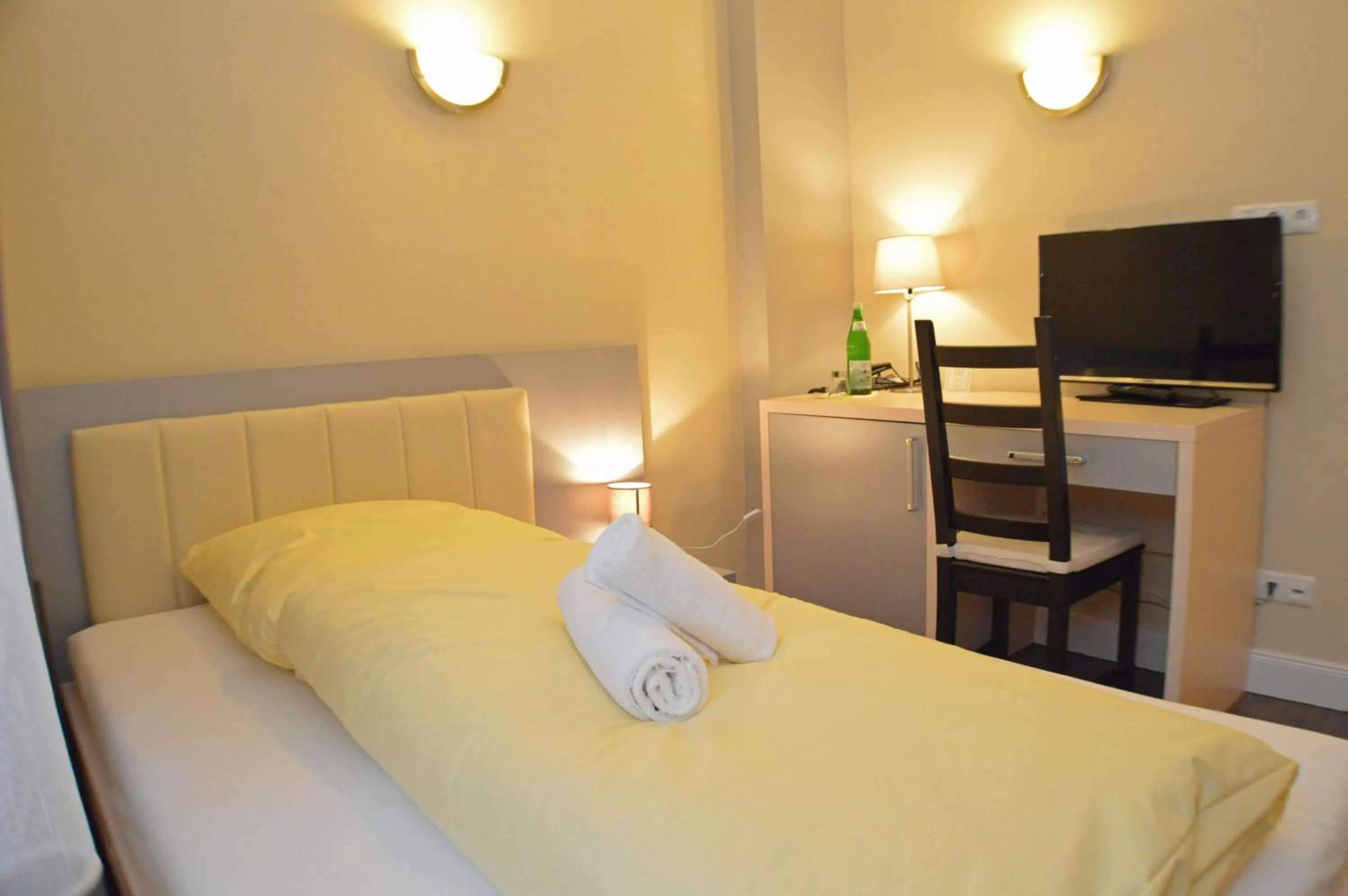 Photo of the whole room, Bed in Hotel Jeta