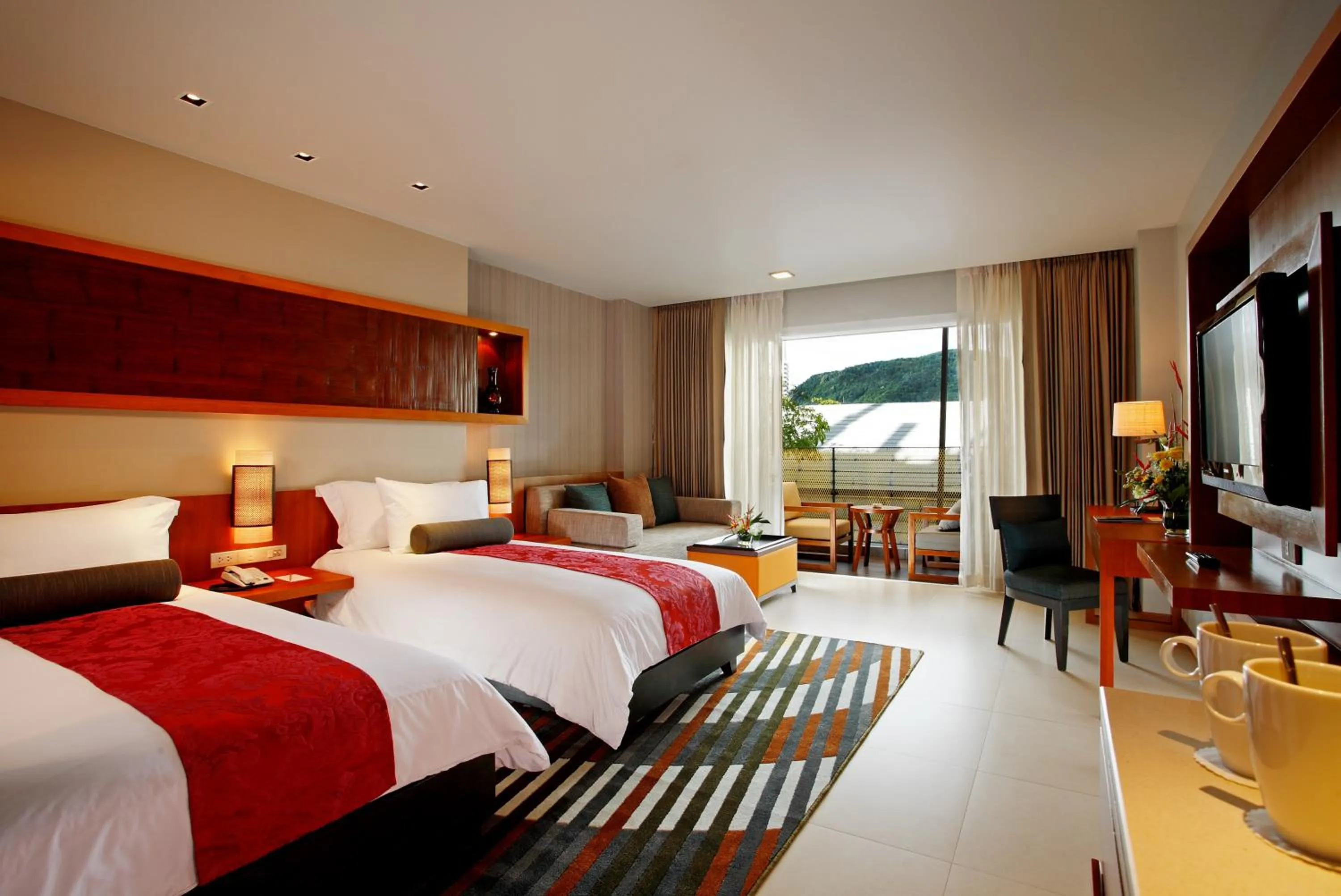 Bed in ASHLEE Hub Hotel Patong