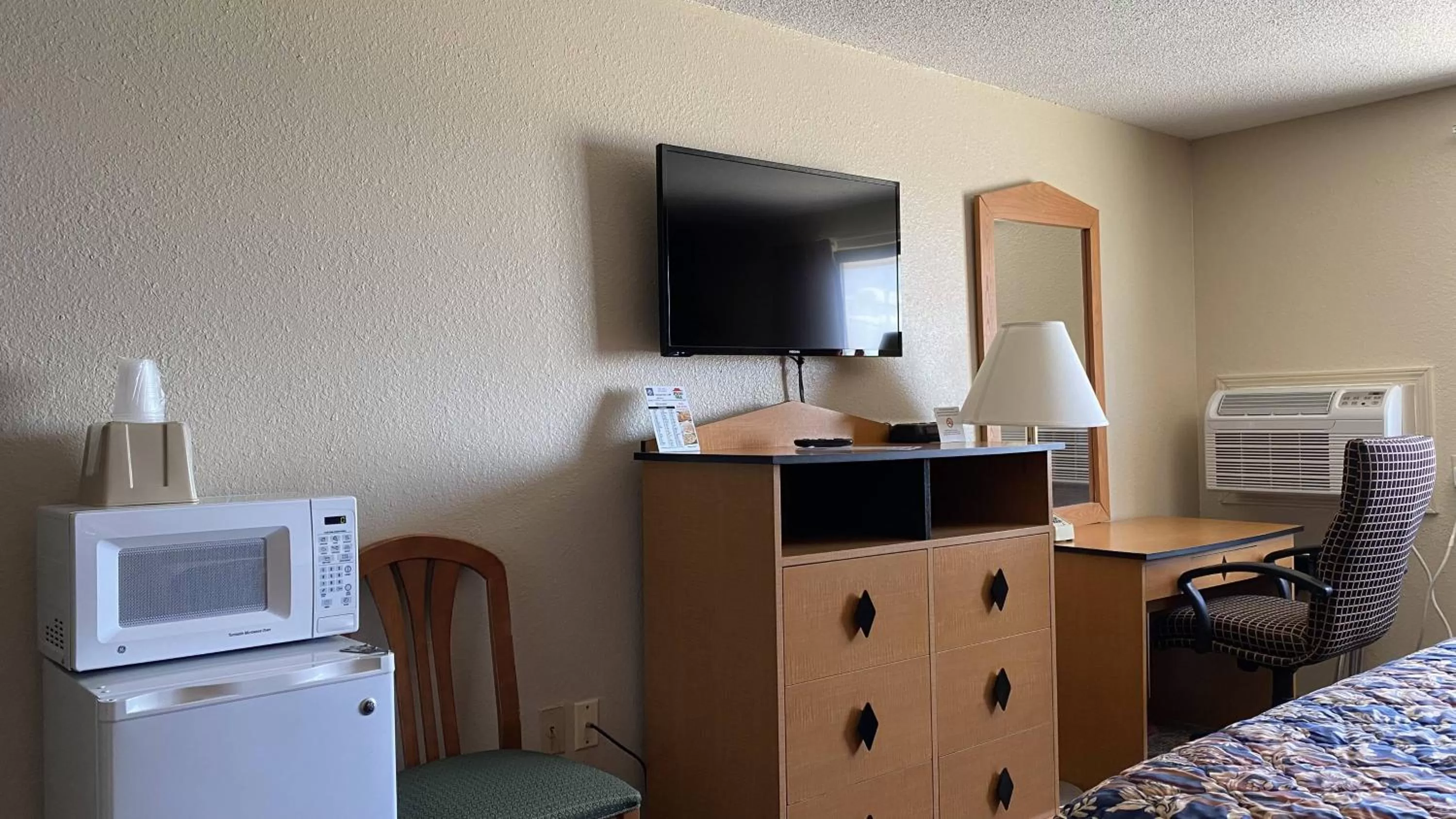 TV and multimedia in Newton Inn