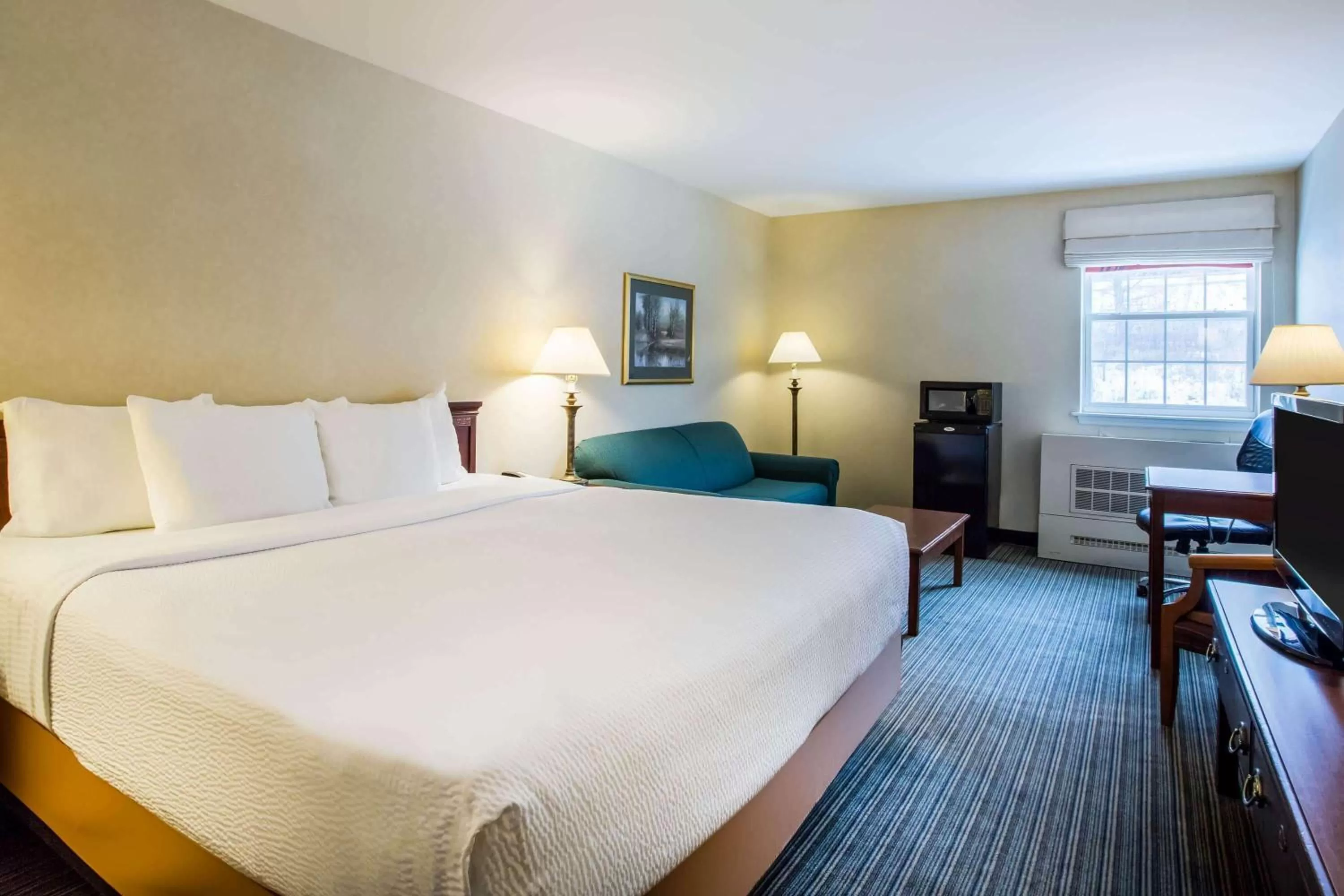 Queen Room with Sofa Bed in La Quinta by Wyndham St. Albans