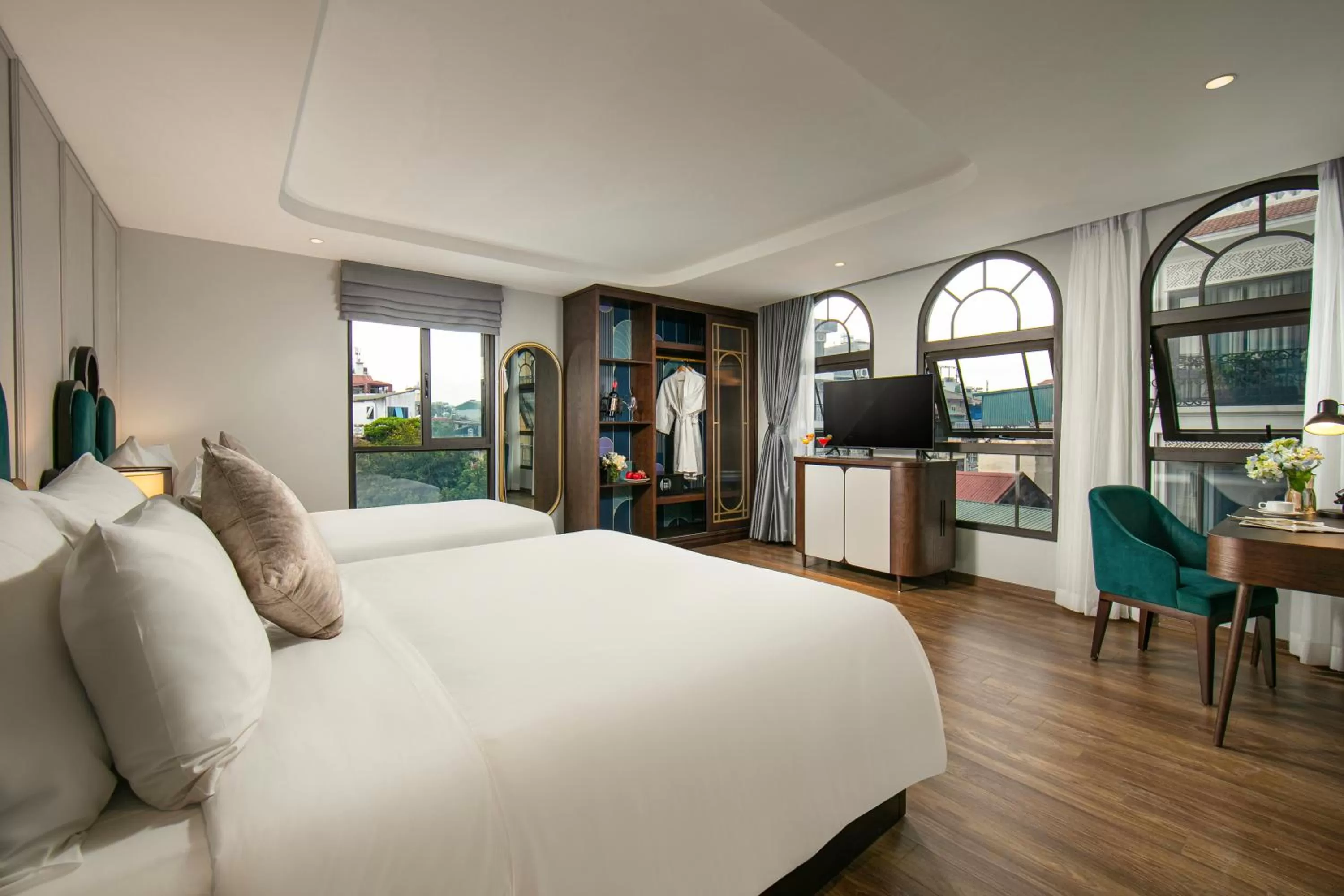 Bed in MAY DE VILLE Lakeside Hotel