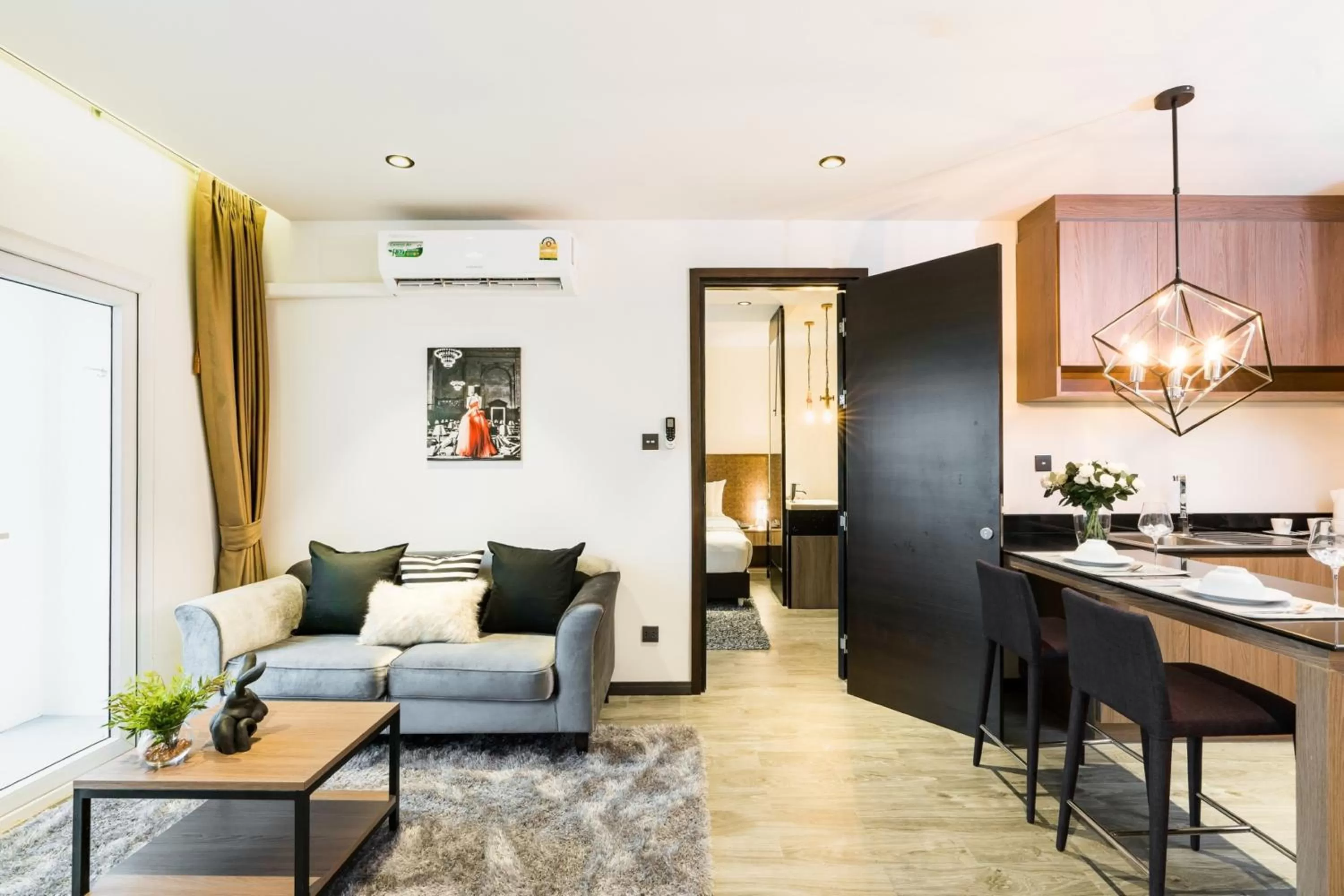 Living room in SureStay Plus by Best Western T Pattaya