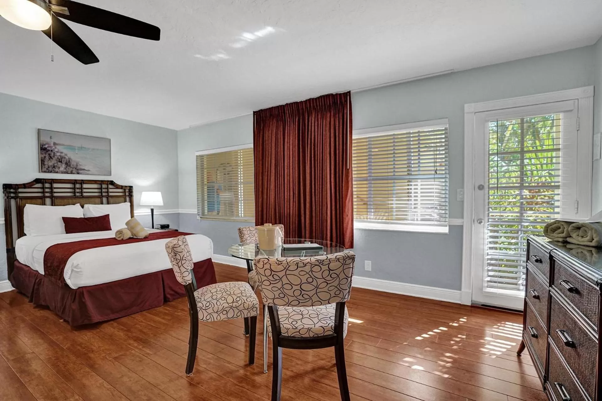 Photo of the whole room in The Worthington Resorts - Clothing Optional - Men Only - Solo hombres