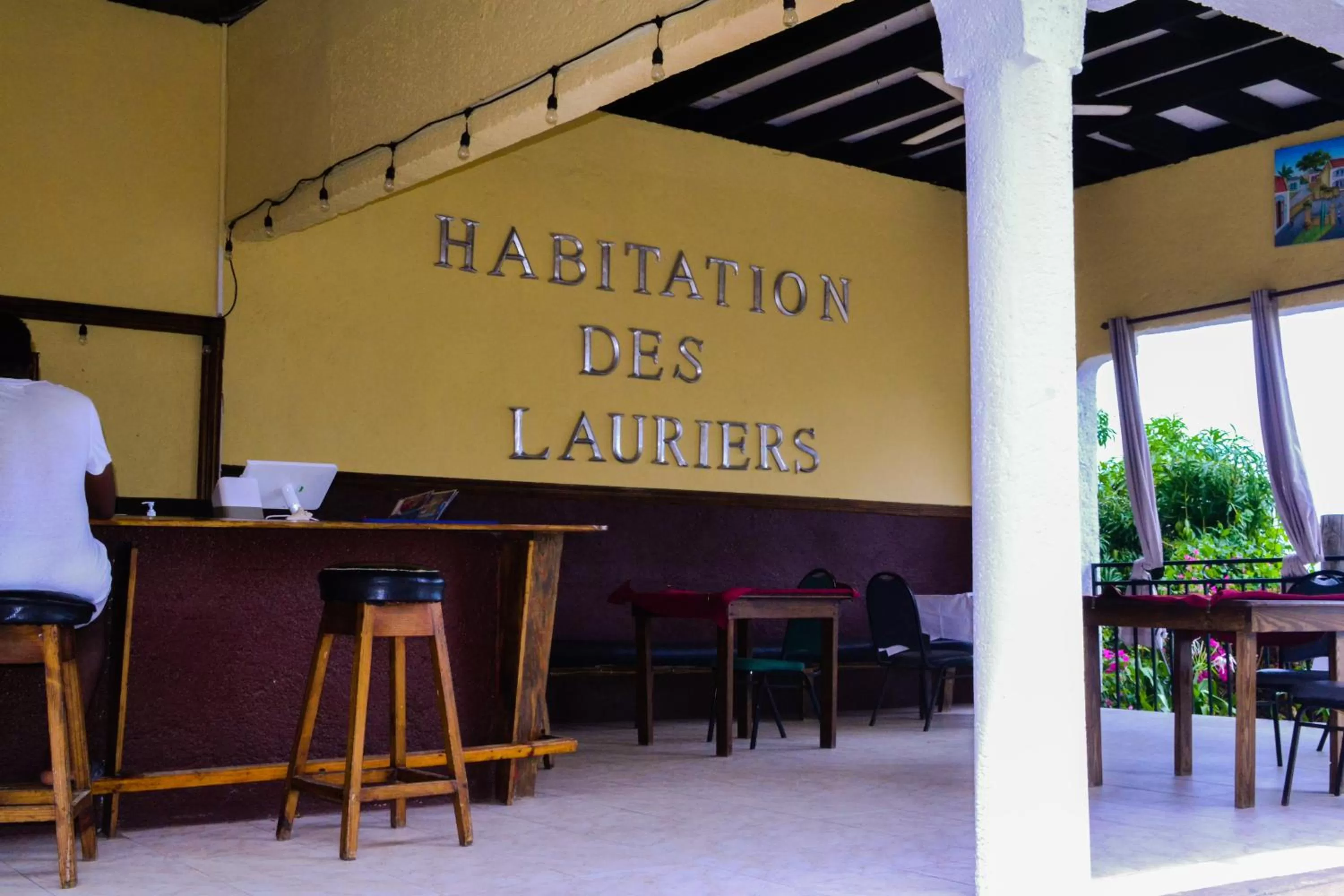 Lounge or bar in Habitation Des Lauriers
