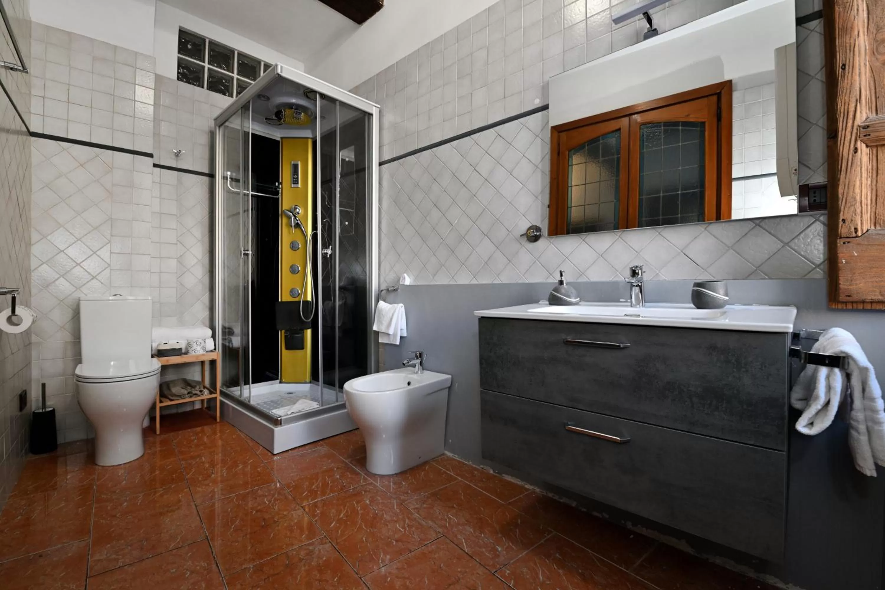 Shower in Vicolo dell'Aquila - Residenze Romanae