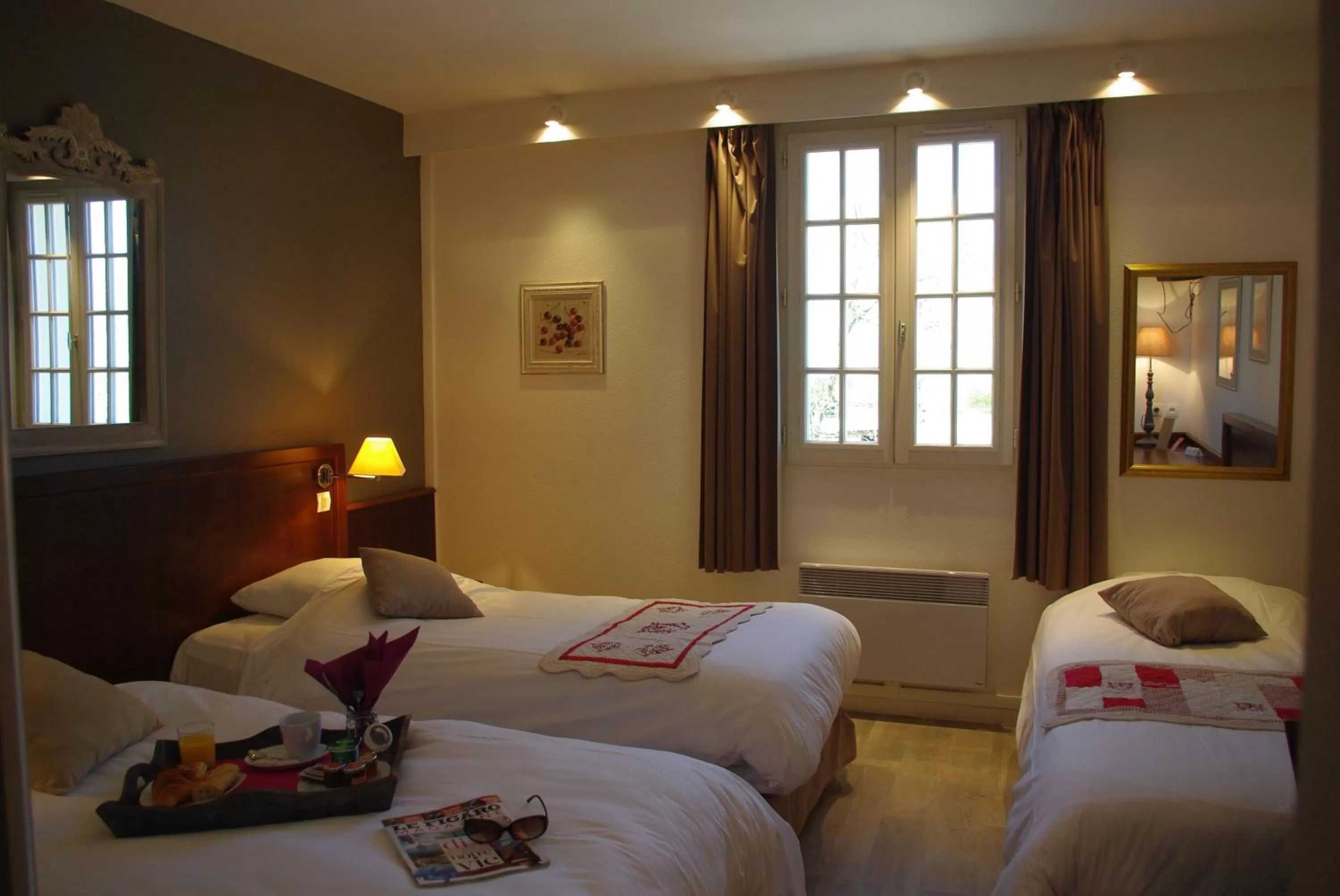 Bed in Logis Hôtel Les Nymphéas