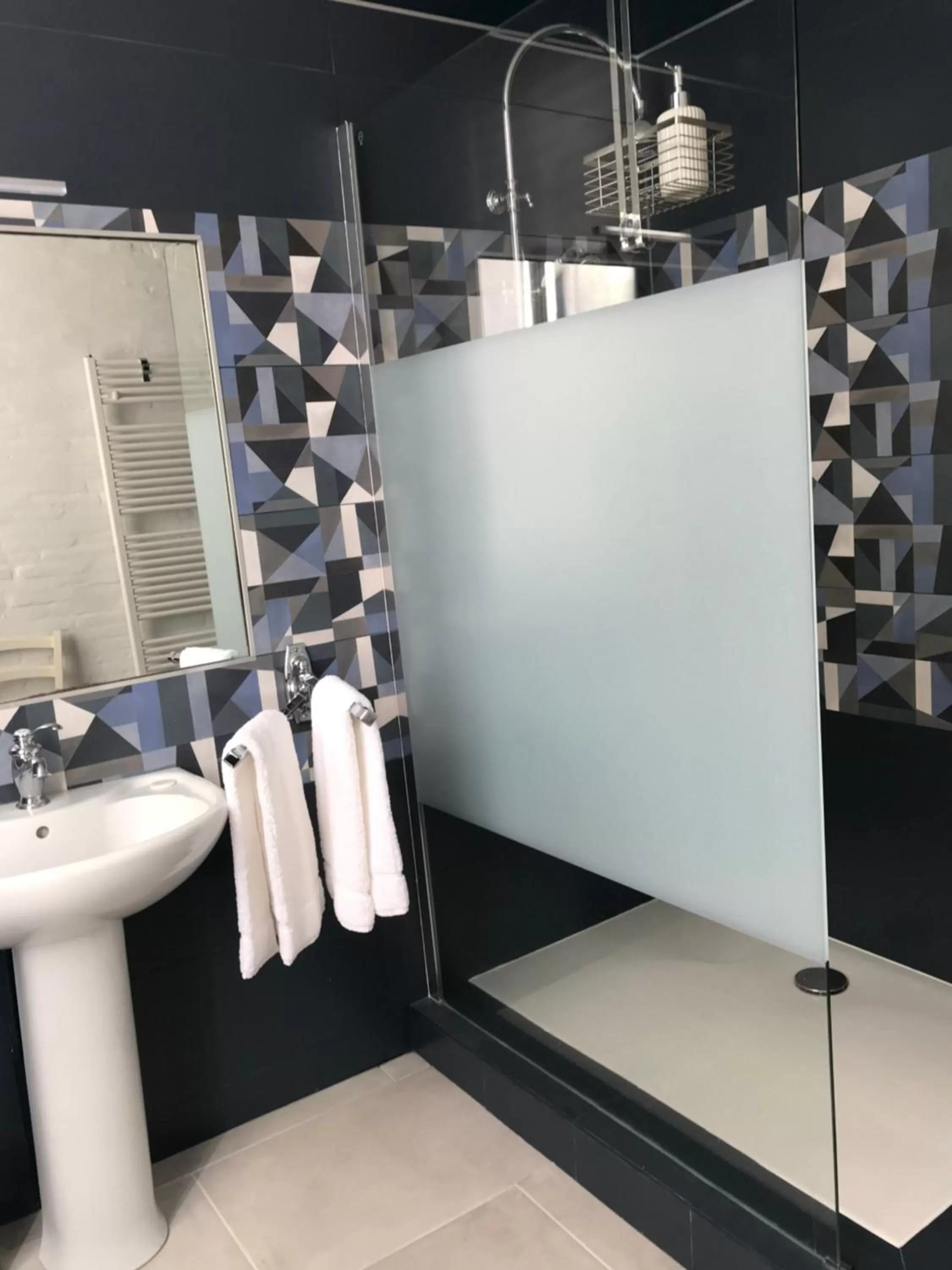 Bathroom in L'Arche de Moissac