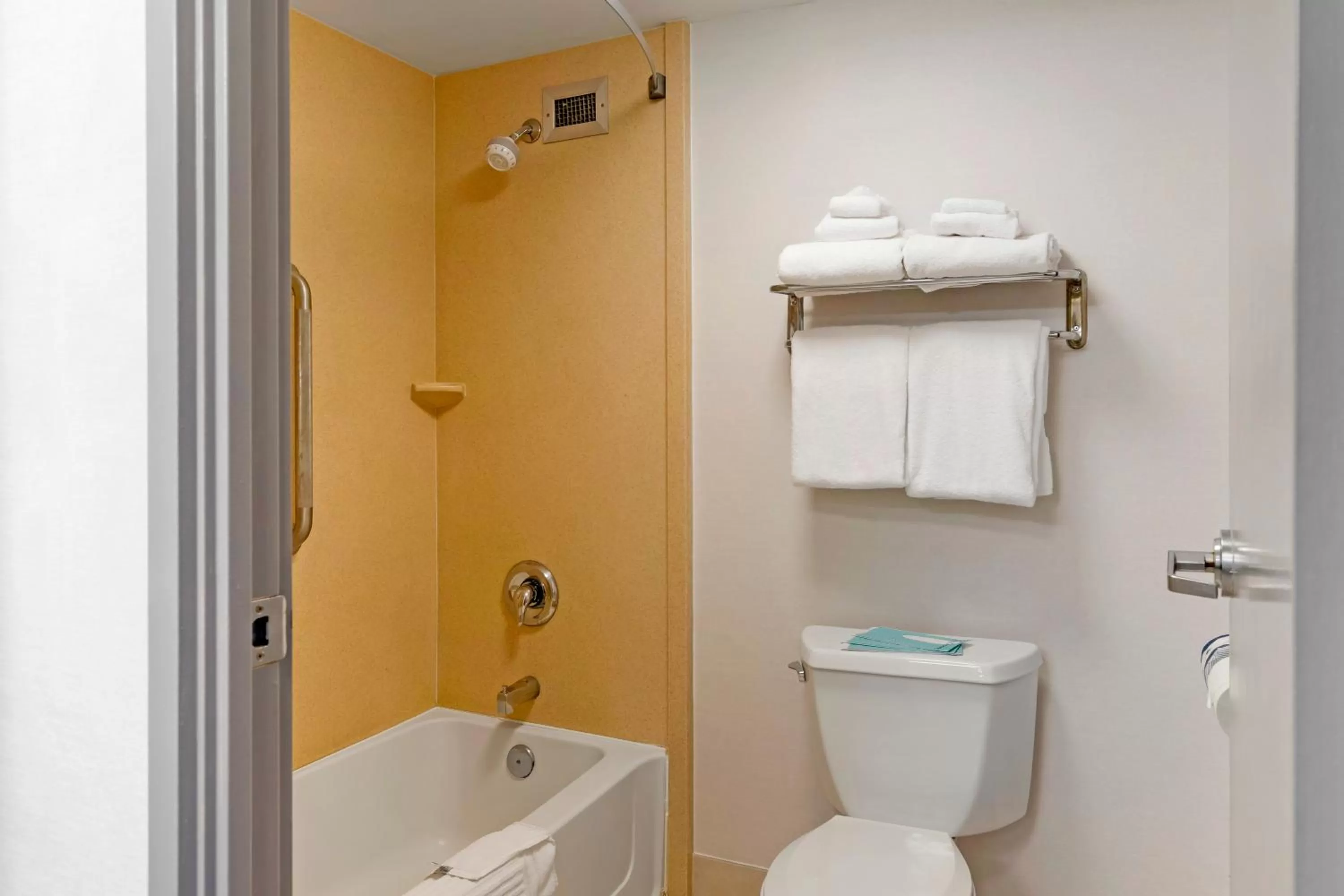Shower in Comfort Inn & Suites Watertown - 1000 Islands