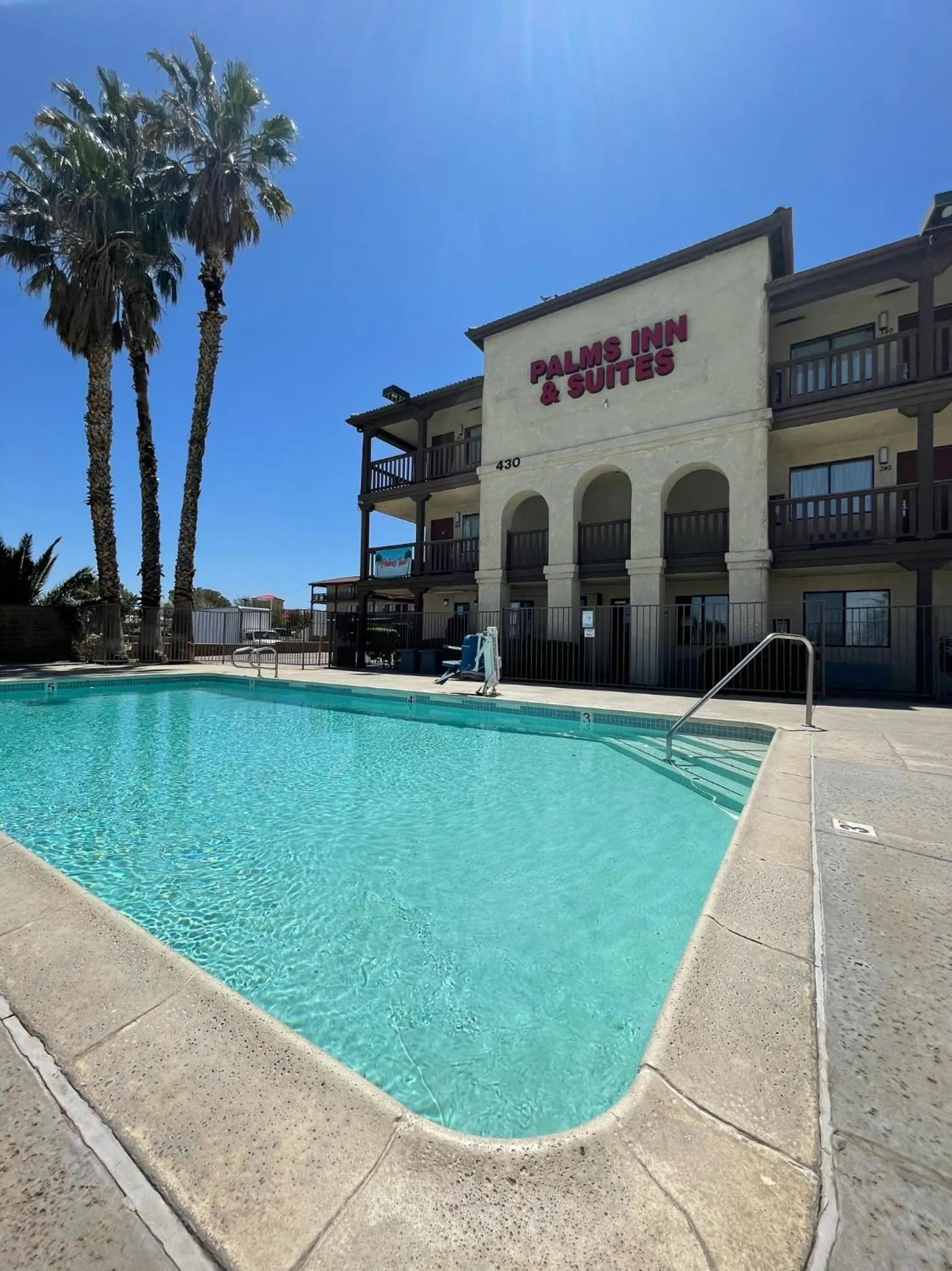 Property building in Palms Inn & Suites