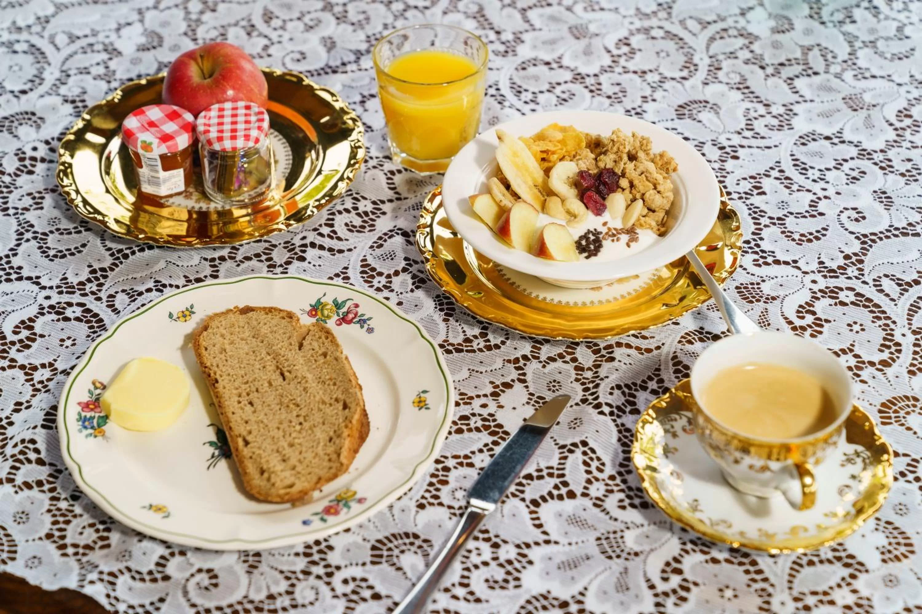 Breakfast in Tante ALMA's Hotel Lasthaus am Ring