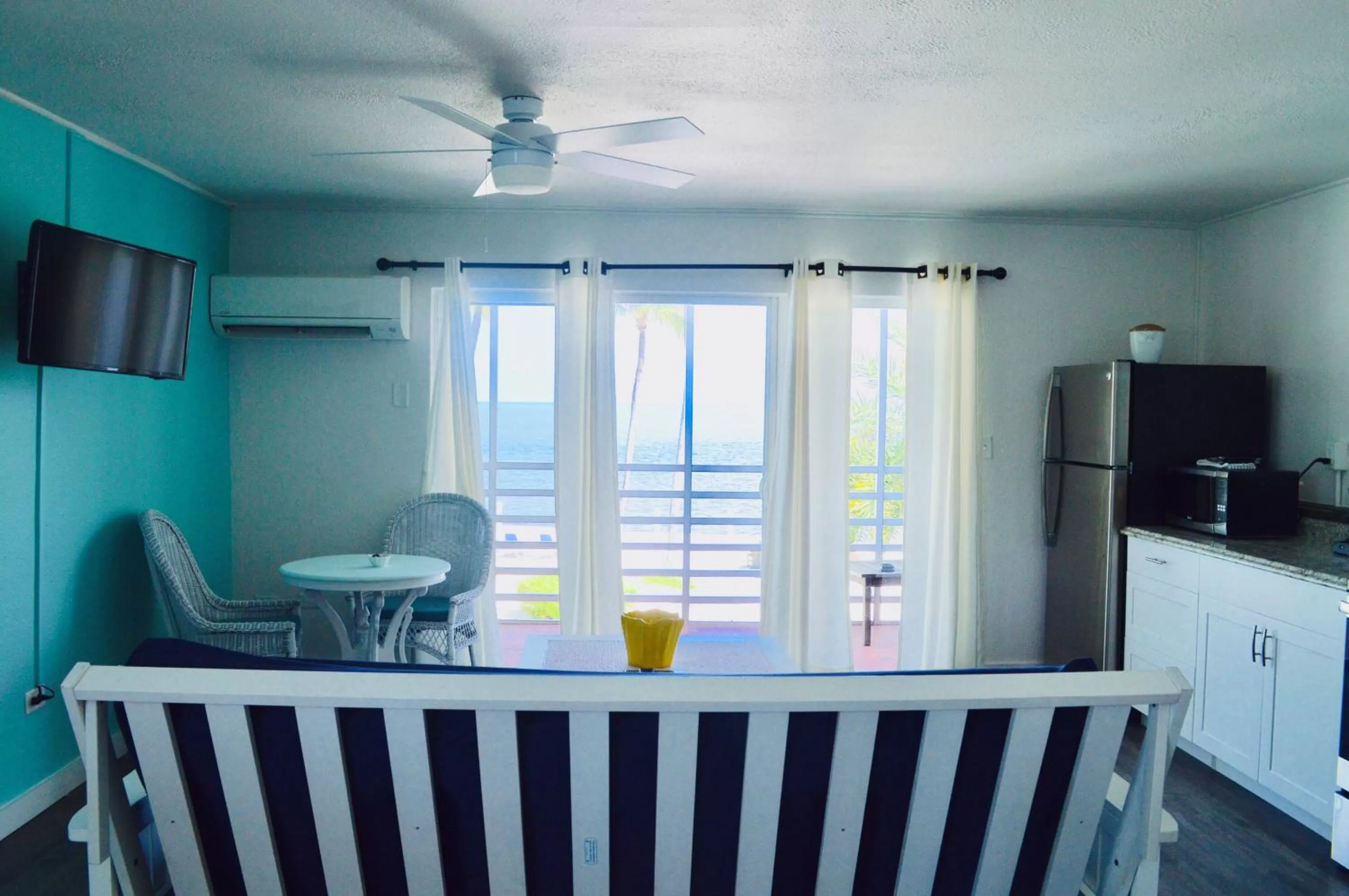 Dining area in Drop Anchor Resort & Marina