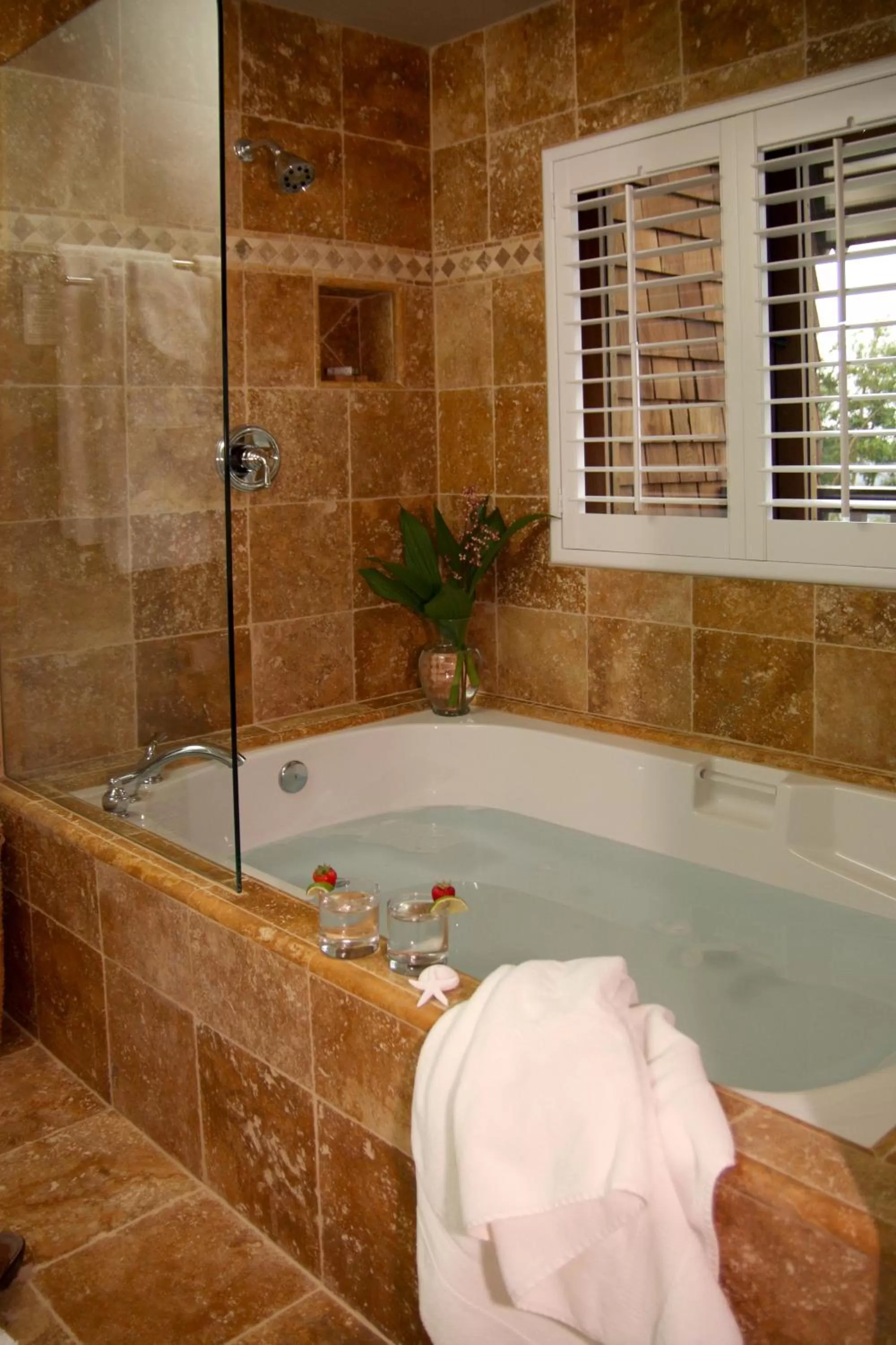 Hot Tub in Brewery Gulch Inn & Spa