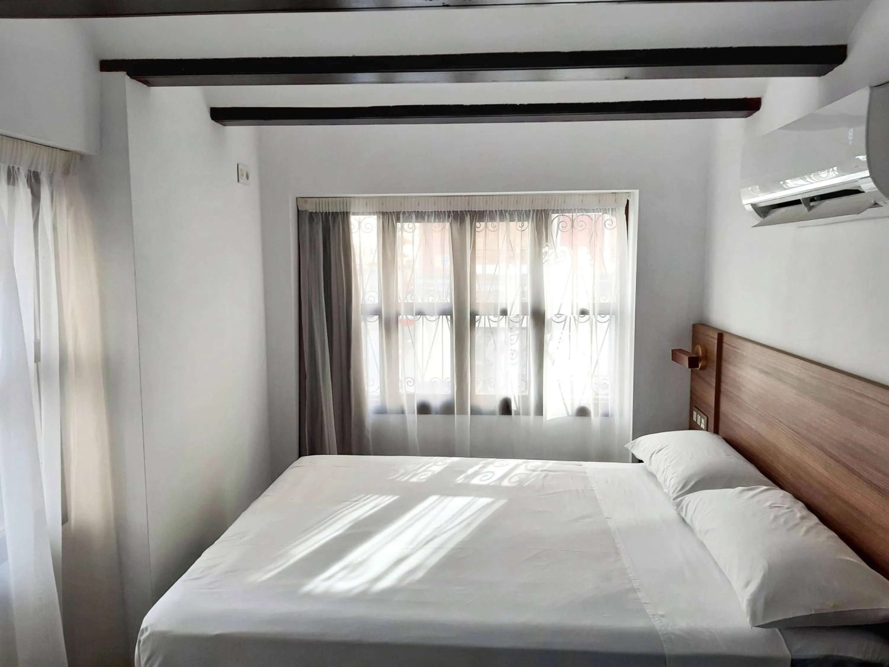 Bedroom, Bed in Hotel 19-30 Valencia