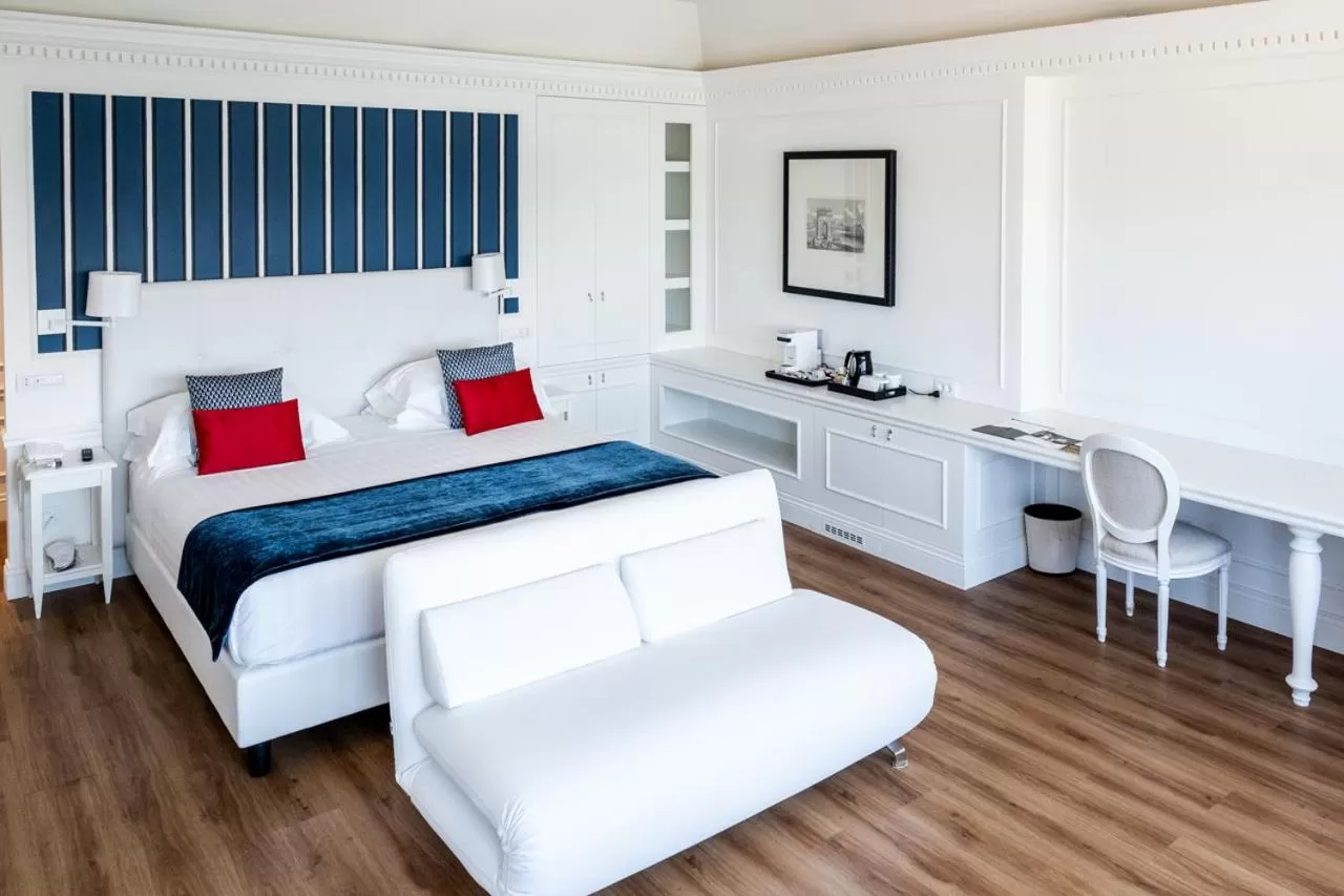 Bedroom, Bed in Grand Hotel Palace