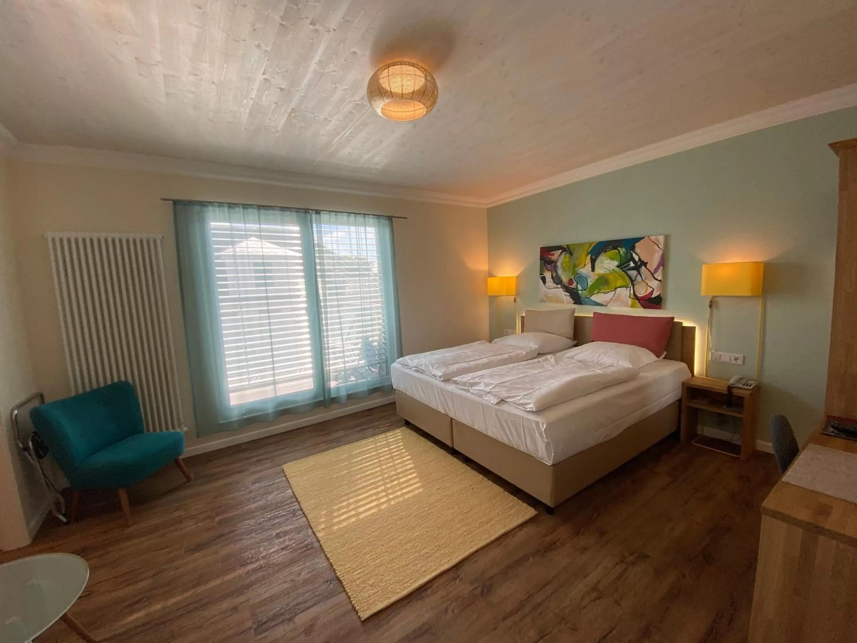 Balcony/Terrace, Bed in Hotel Hessischer Hof