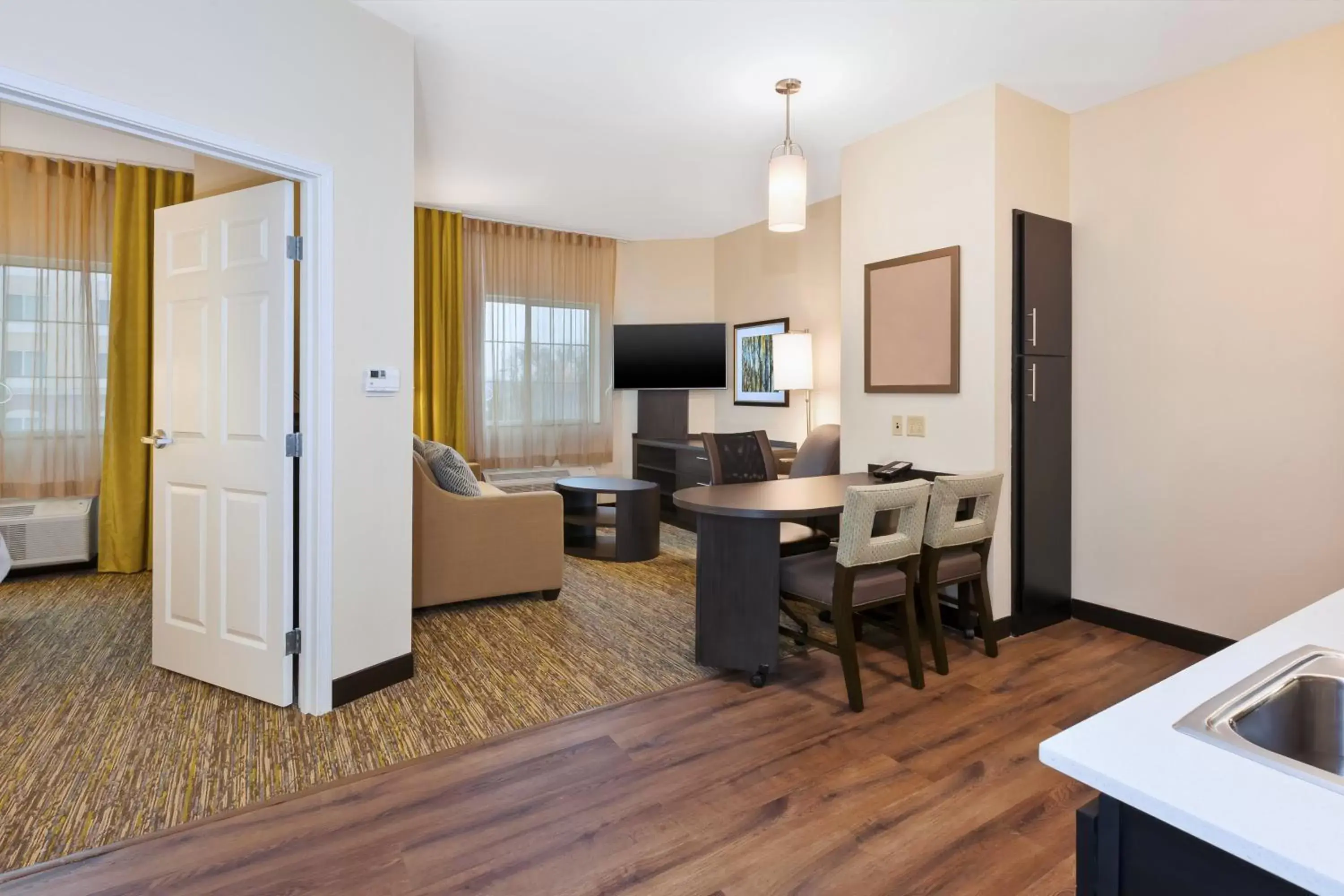 One-Bedroom Queen Room with Accessible Roll-In Shower in Candlewood Suites Washington North by IHG One-Bedroom Queen Room with Accessible Roll-In Shower in Candlewood Suites Washington North by IHG