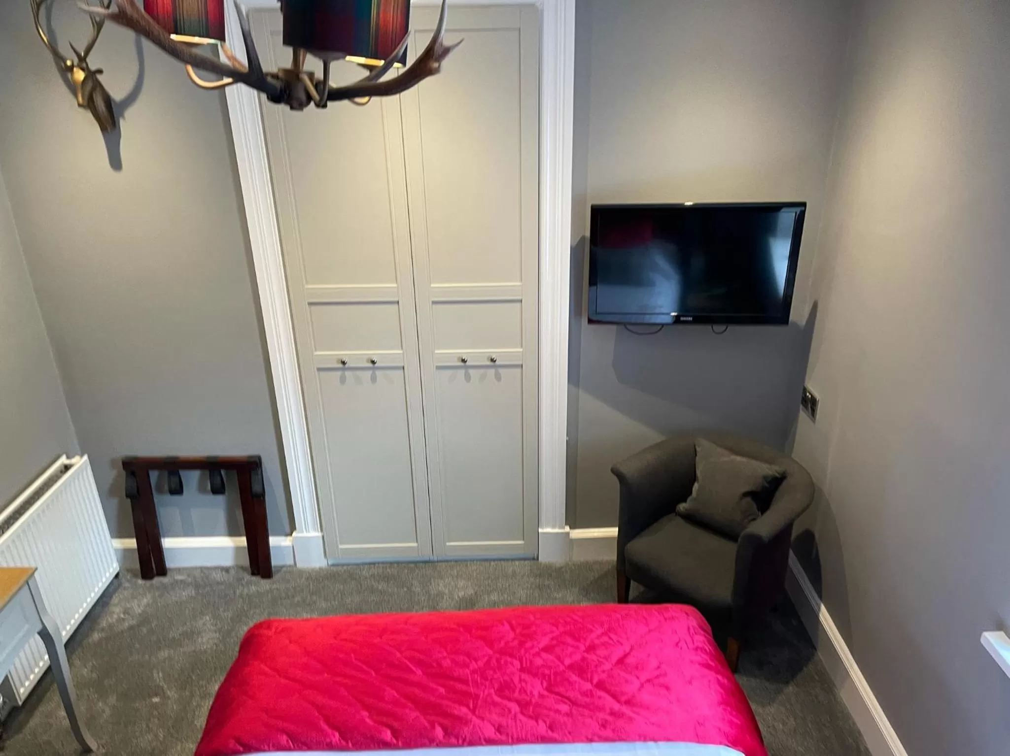 Bed in The Original Rosslyn Inn