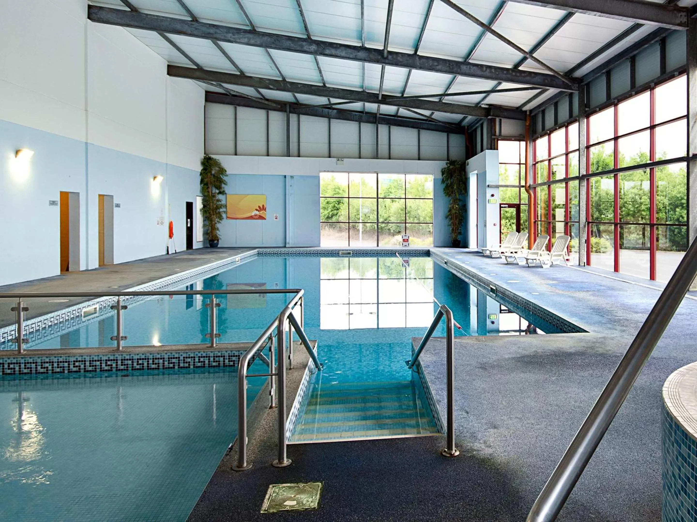Swimming pool in Great National Hotel Ballina