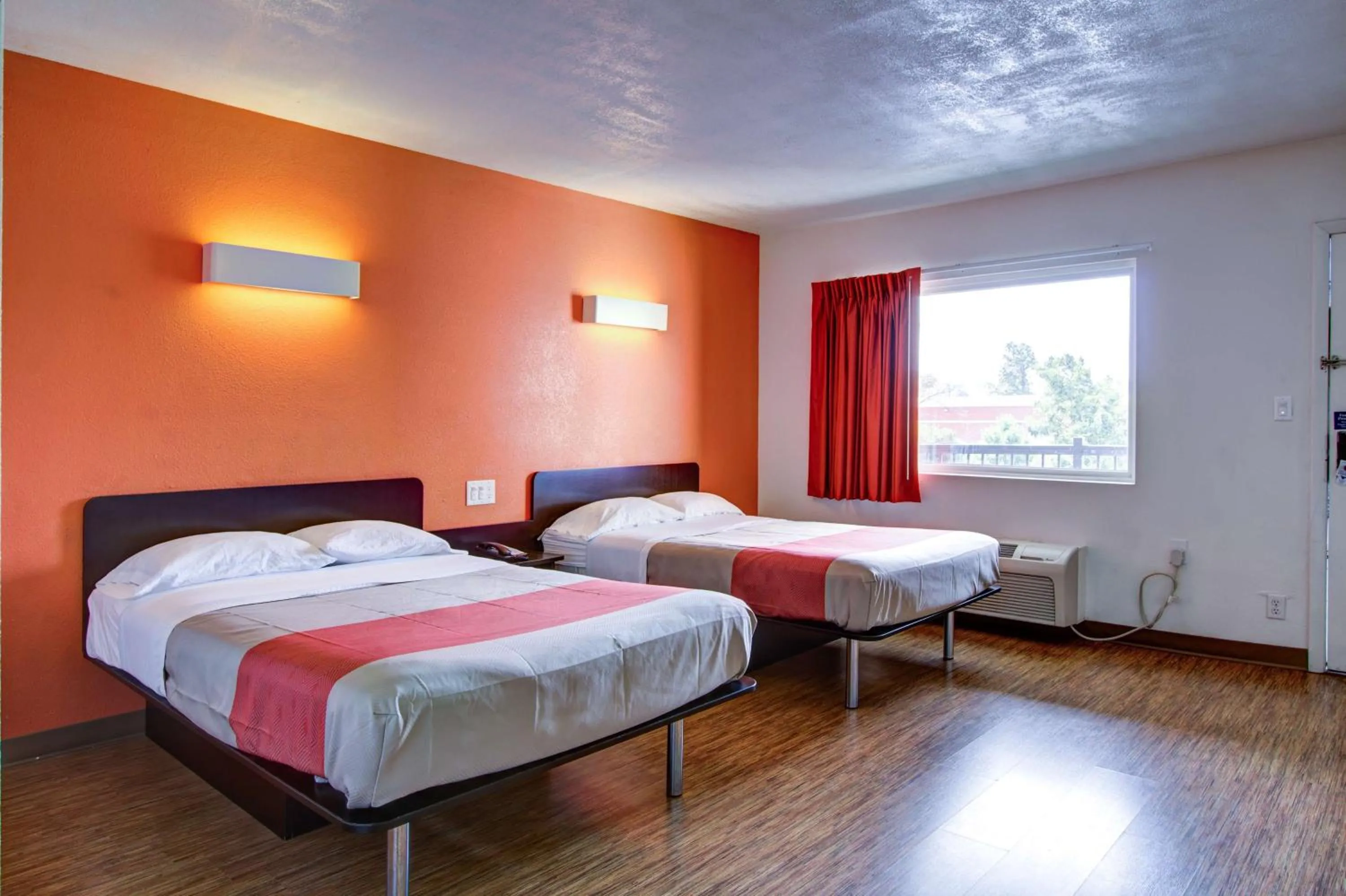 TV and multimedia, Bed in Motel 6-Richfield, OH