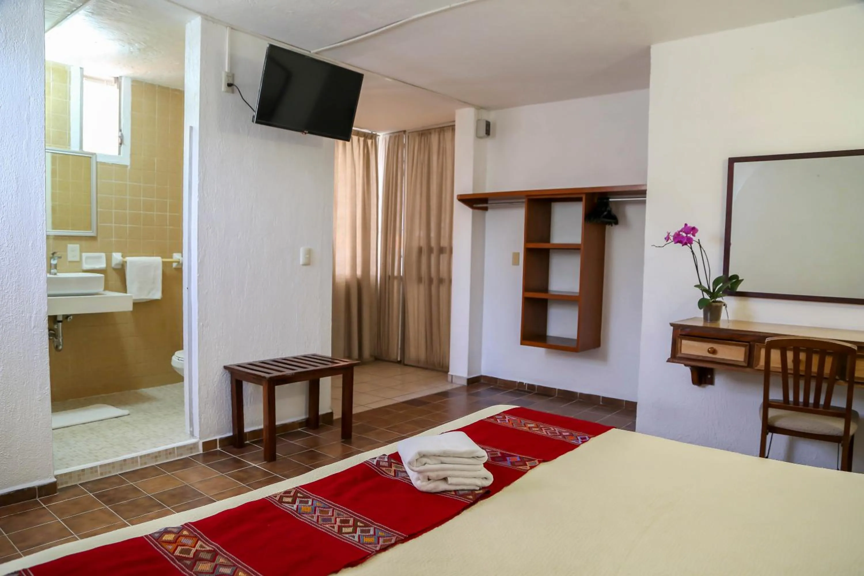 Bathroom, Bed in Vallartasol Hotel