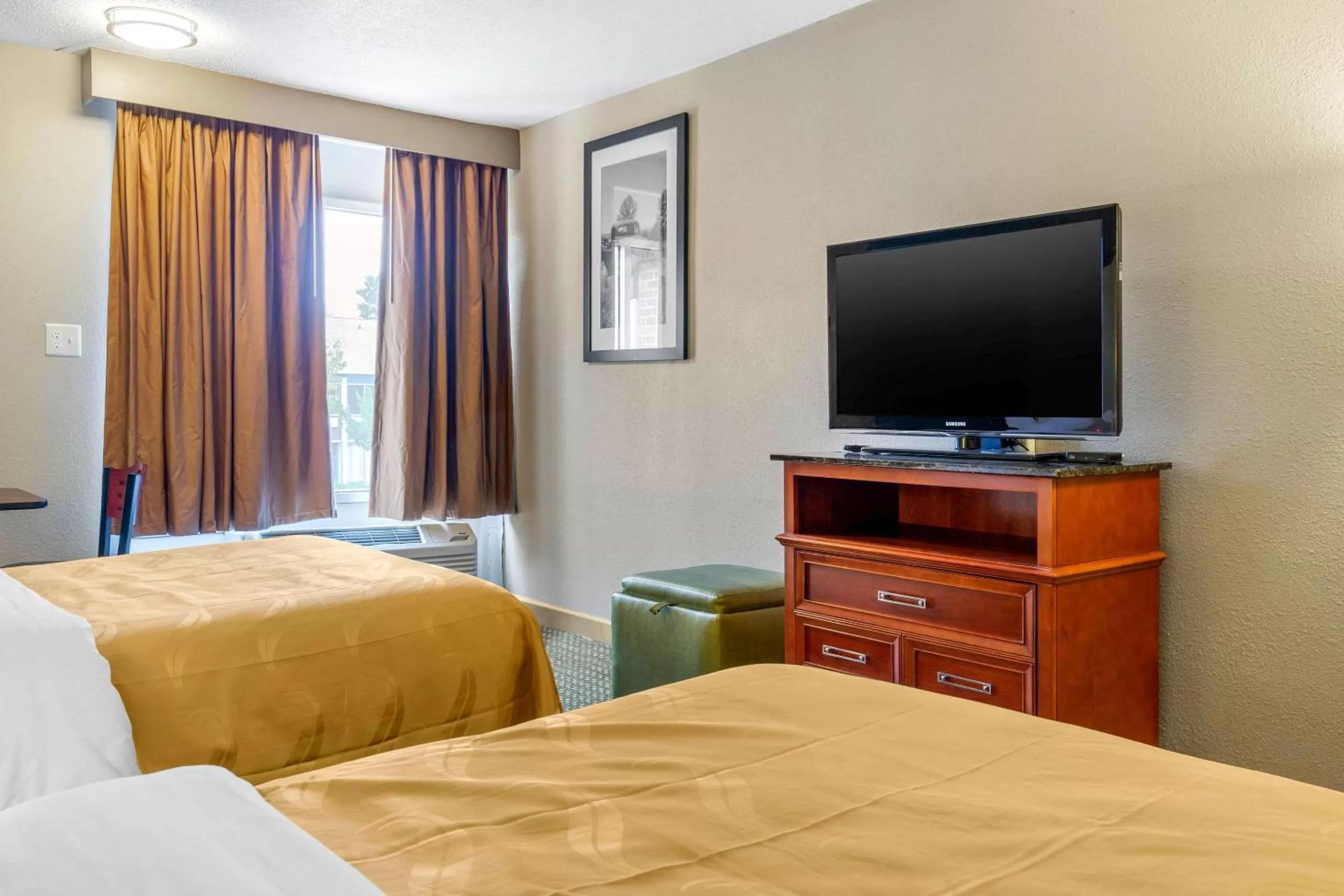 Photo of the whole room, Bed in Quality Inn & Suites Apex - Holly Springs NC