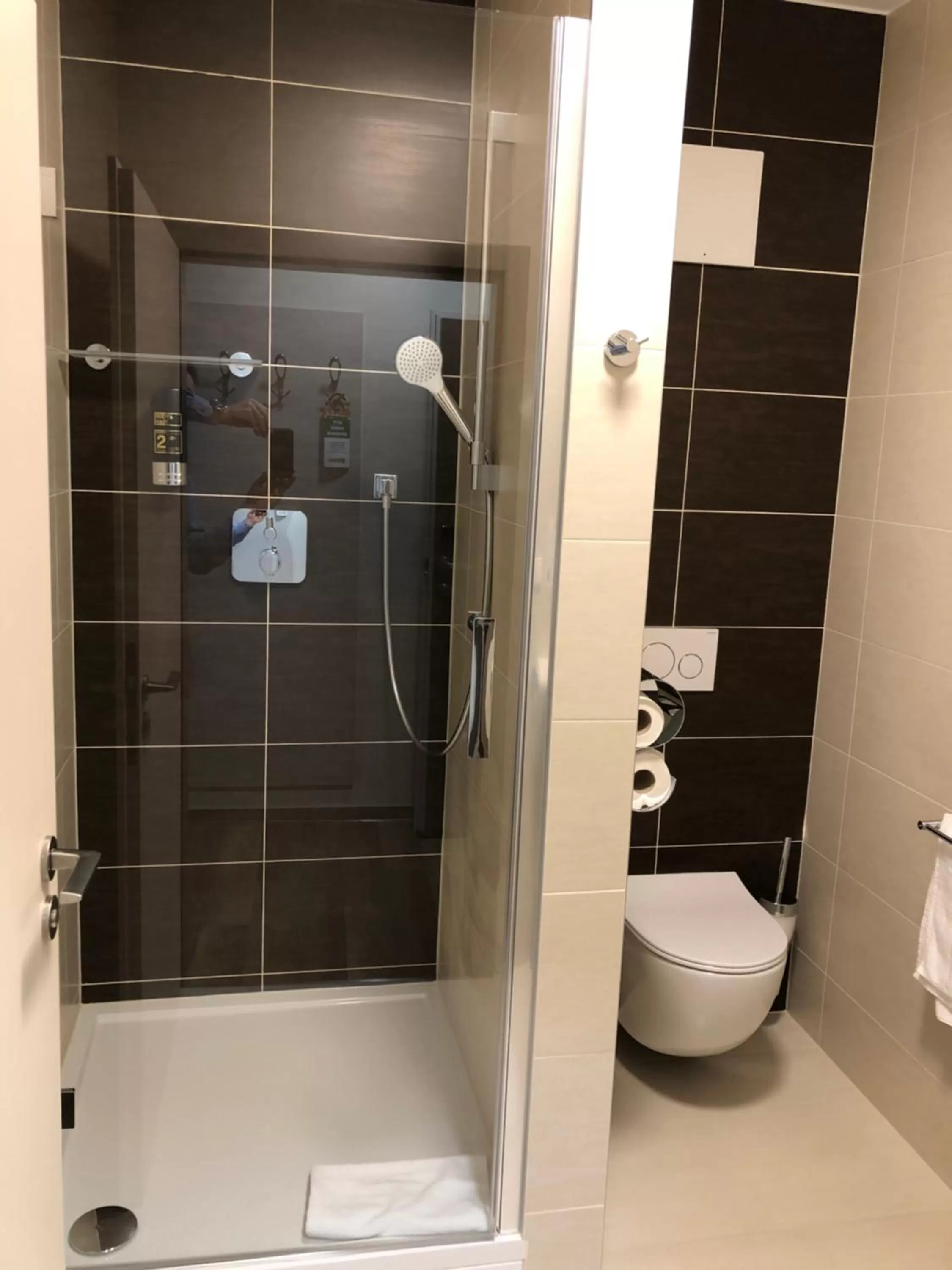 Bathroom in Jukebox Hotel