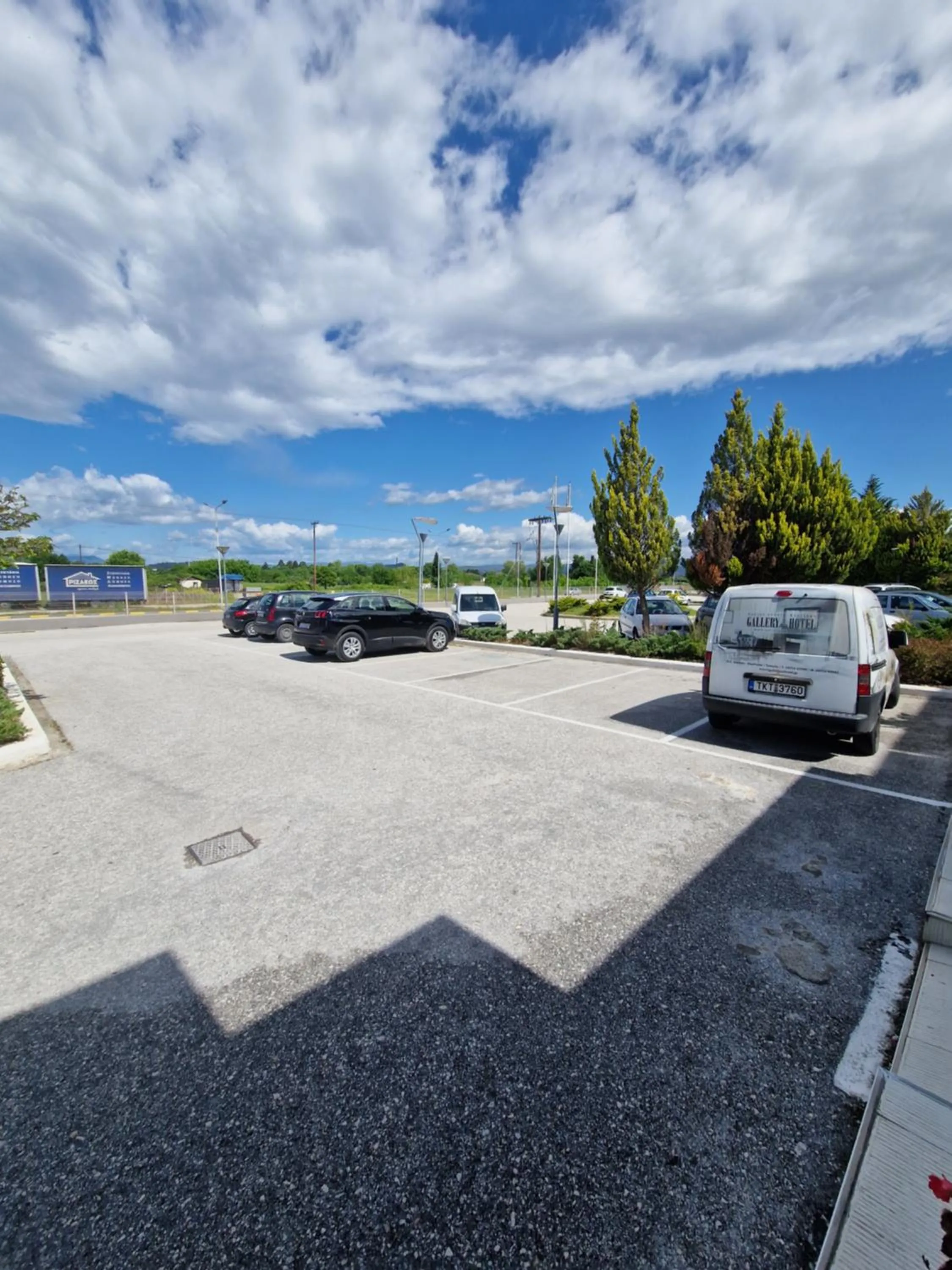 Parking in Gallery Art Hotel