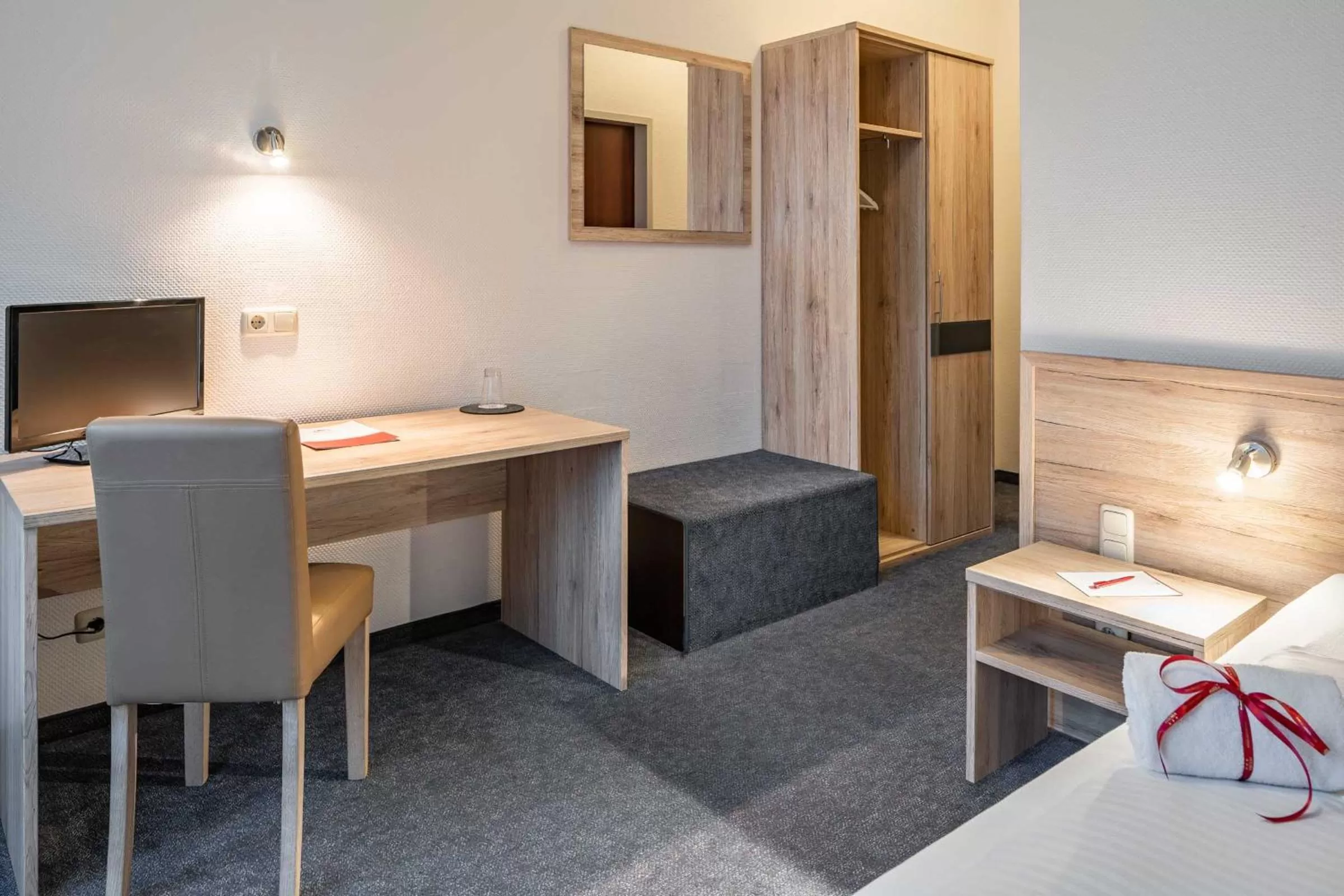 Photo of the whole room, Bed in Astoria Easy Hotel Essen