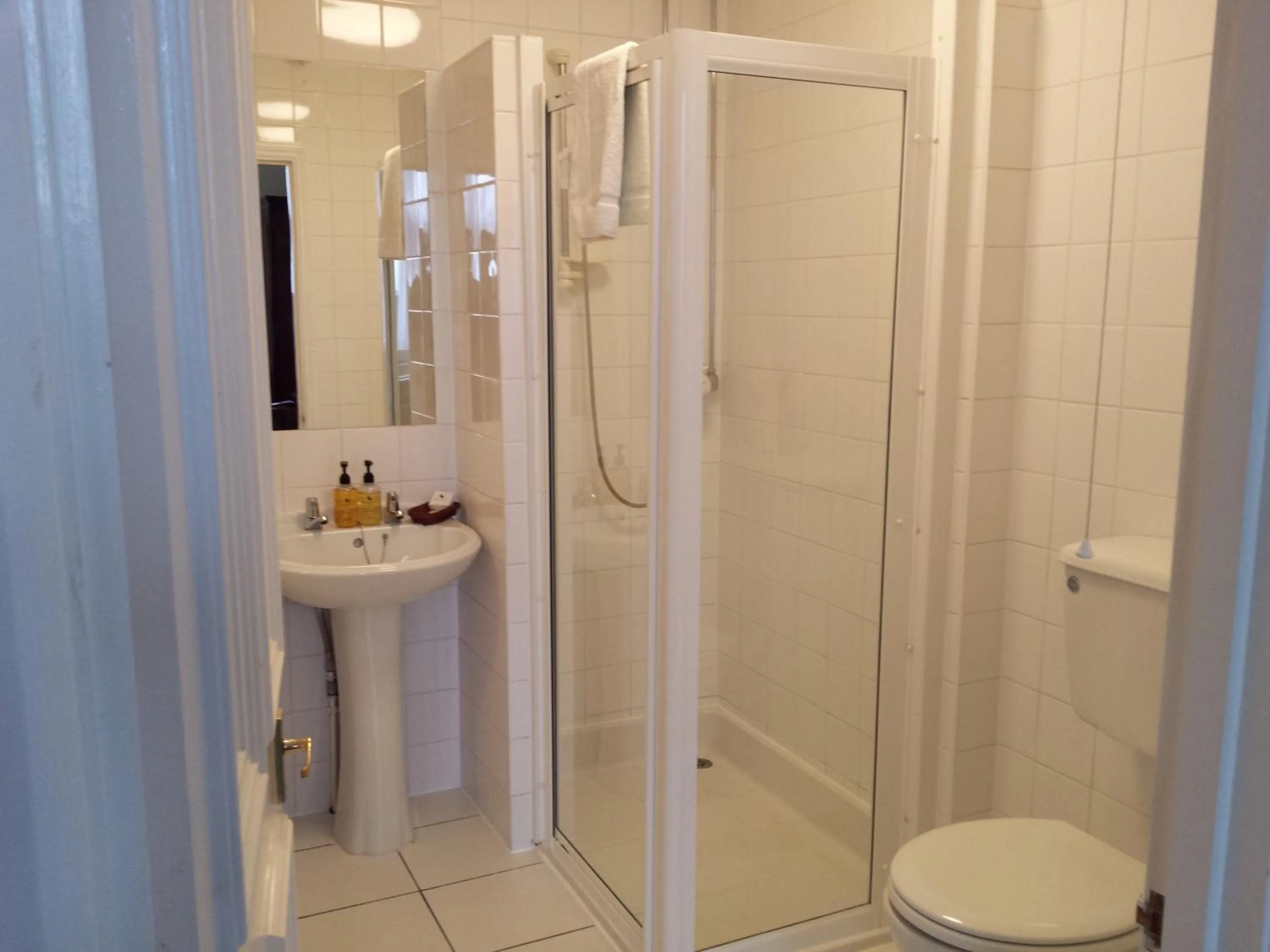 Shower in Beech House Hotel