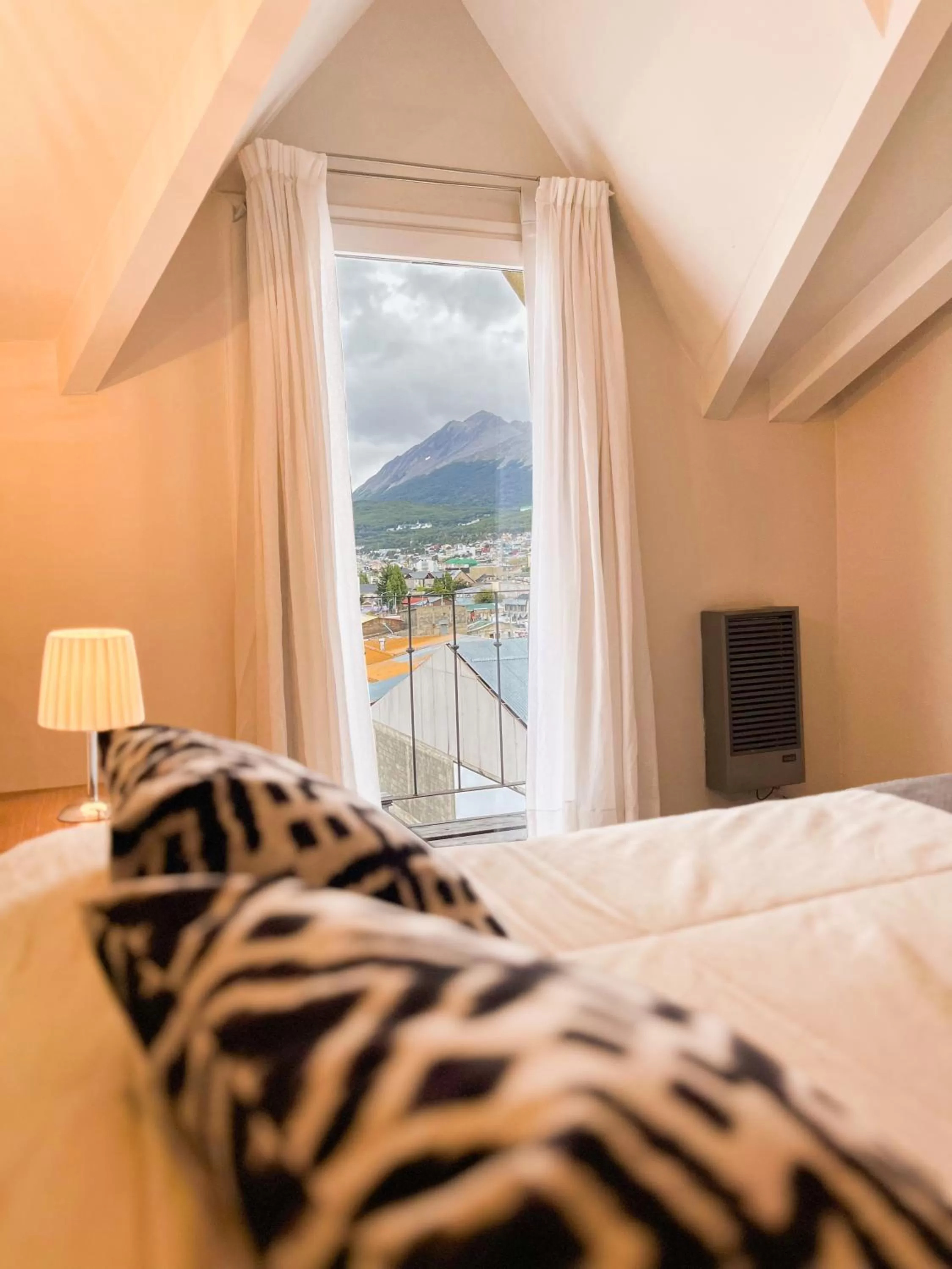 Bed, Mountain View in Riviera Fueguina Apartments