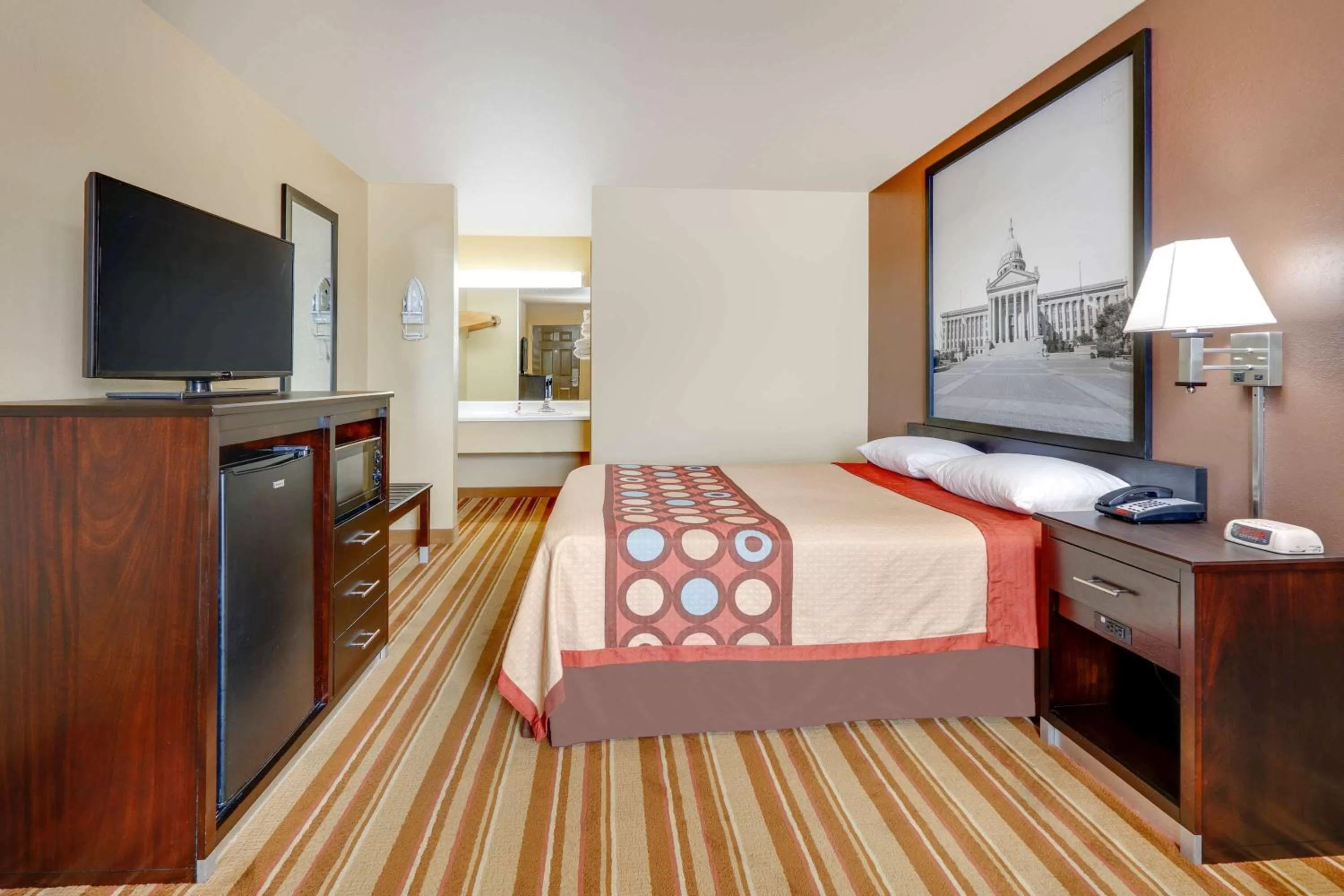 Photo of the whole room, Bed in Super 8 by Wyndham Big Cabin/Vinita Area