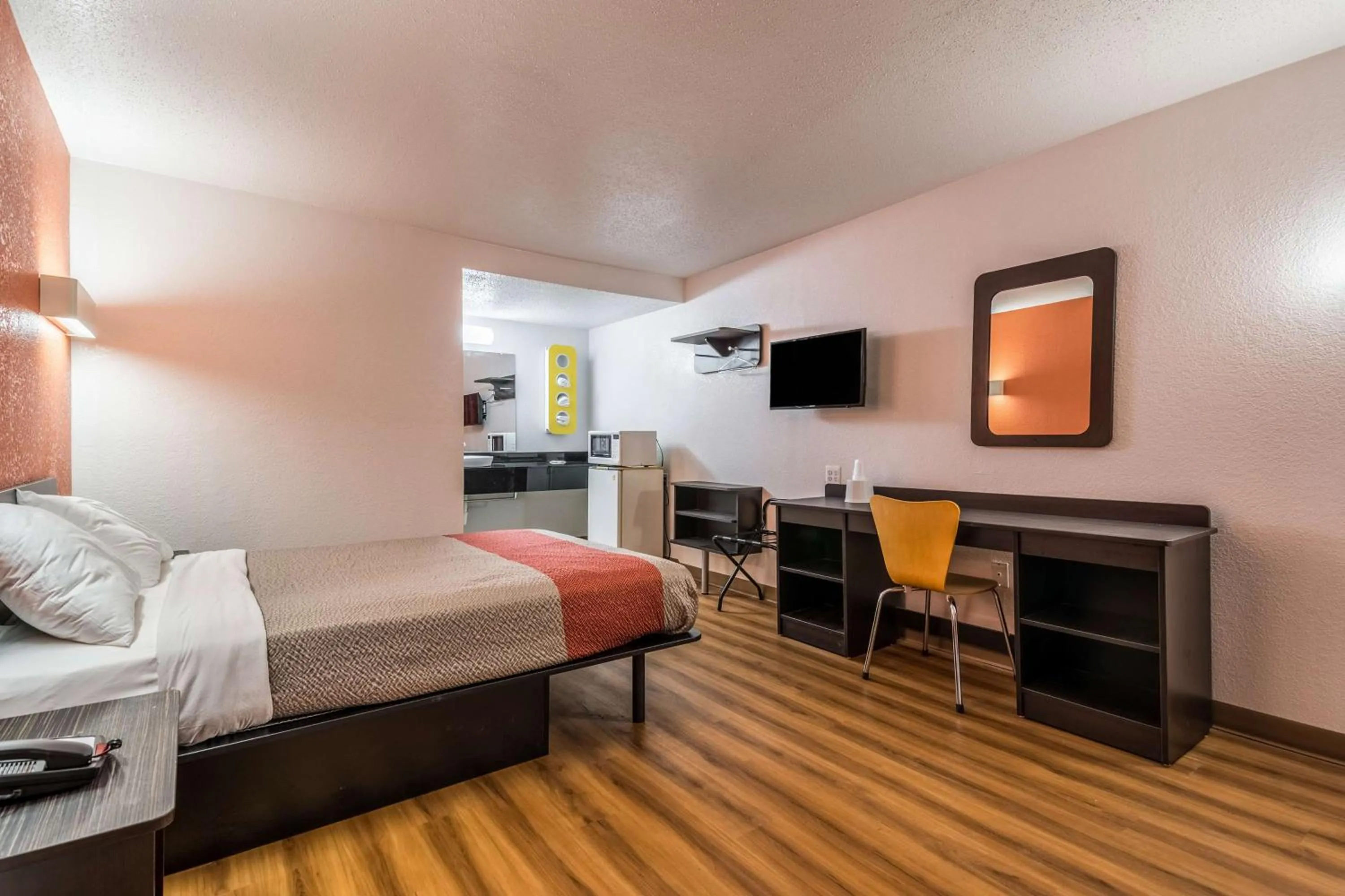 Photo of the whole room, Bed in Motel 6-Schenectady, NY